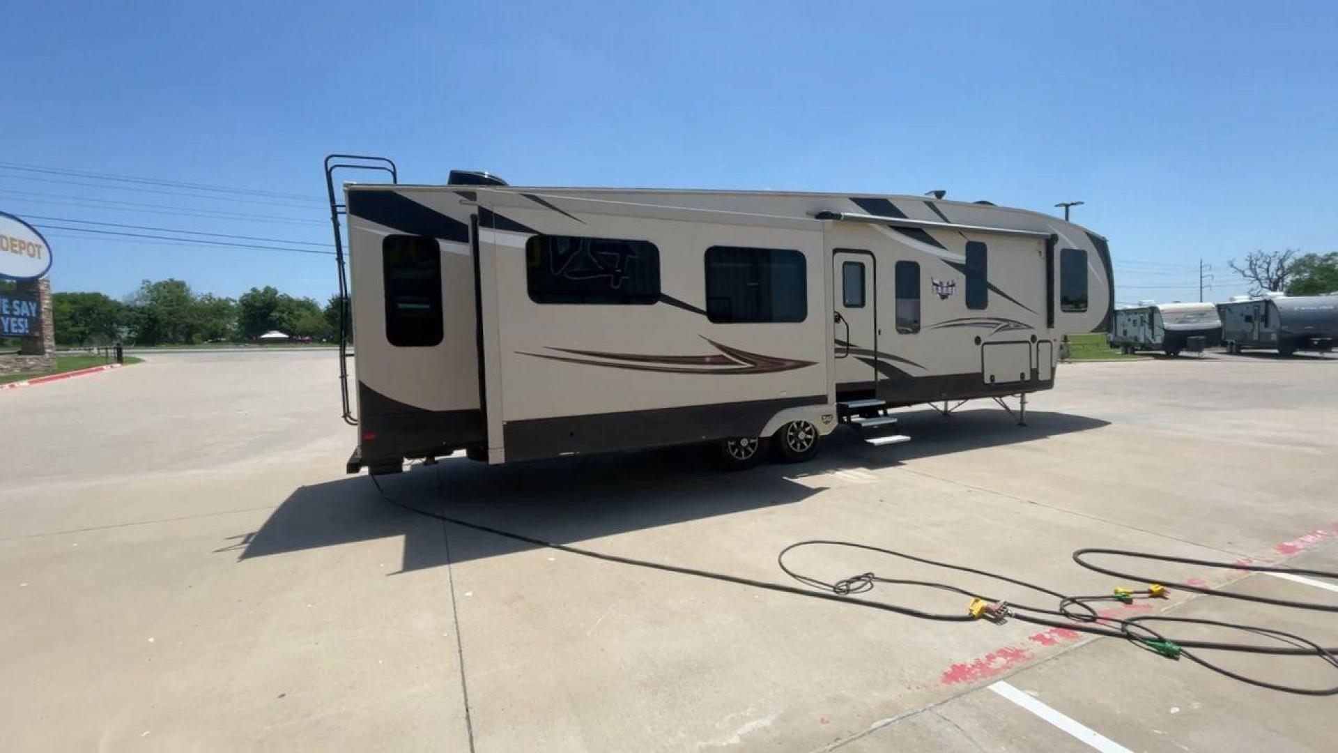 2017 FOREST RIVER SABRE 365MB (4X4FSRN22H3) , Length: 42.42 ft | Dry Weight: 12,994 lbs | Gross Weight: 15,500 lbs | Slides: 4 transmission, located at 4319 N Main Street, Cleburne, TX, 76033, (817) 221-0660, 32.435829, -97.384178 - The 2017 Forest River Sabre 365MB is a roomy fifth wheel that is meant to make camping trips more comfortable. With its spacious layout and thoughtful features, this RV provides a luxury home away from home. The unit measures 42.42 feet in length and weighs 12,994 lbs. dry, offers enough space for r - Photo#1