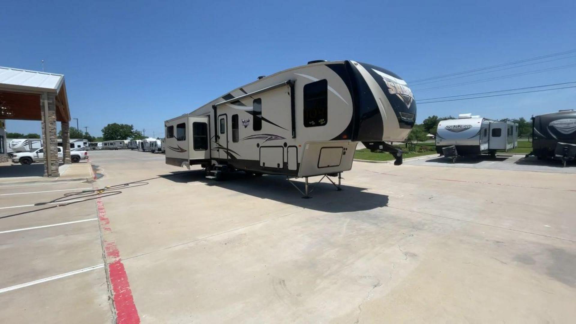 2017 FOREST RIVER SABRE 365MB (4X4FSRN22H3) , Length: 42.42 ft | Dry Weight: 12,994 lbs | Gross Weight: 15,500 lbs | Slides: 4 transmission, located at 4319 N Main Street, Cleburne, TX, 76033, (817) 221-0660, 32.435829, -97.384178 - The 2017 Forest River Sabre 365MB is a roomy fifth wheel that is meant to make camping trips more comfortable. With its spacious layout and thoughtful features, this RV provides a luxury home away from home. The unit measures 42.42 feet in length and weighs 12,994 lbs. dry, offers enough space for r - Photo#3