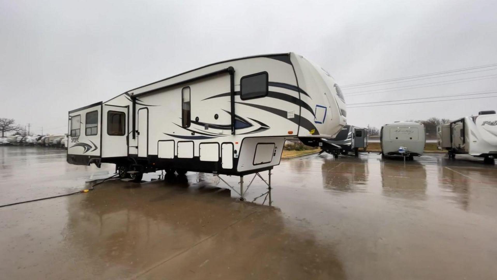 2017 FOREST RIVER SPORTSTER / SABRE (4X4FSRM24H3) , located at 4319 N Main Street, Cleburne, TX, 76033, (817) 221-0660, 32.435829, -97.384178 - Photo#3