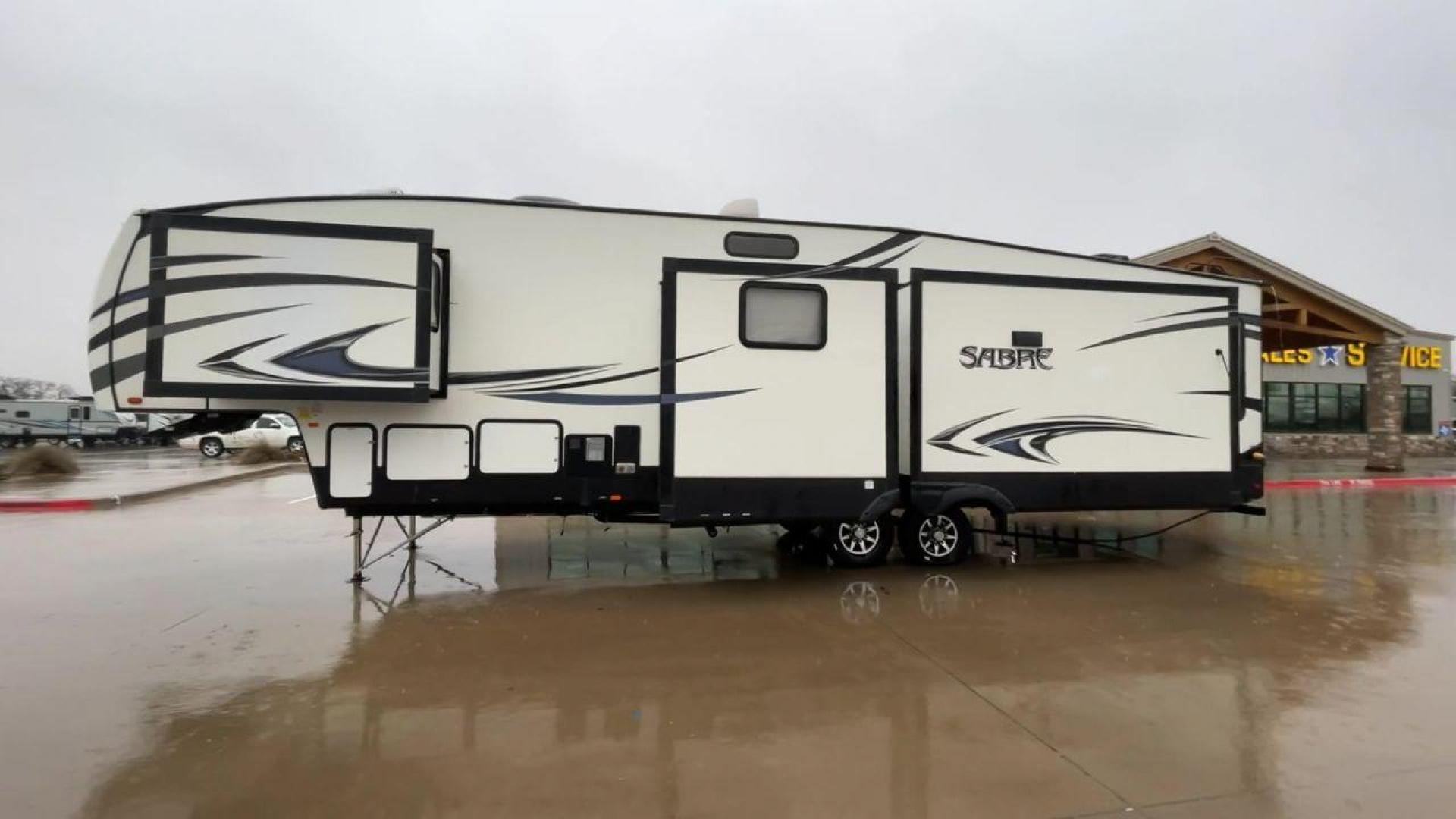 2017 FOREST RIVER SPORTSTER / SABRE (4X4FSRM24H3) , located at 4319 N Main Street, Cleburne, TX, 76033, (817) 221-0660, 32.435829, -97.384178 - Photo#6