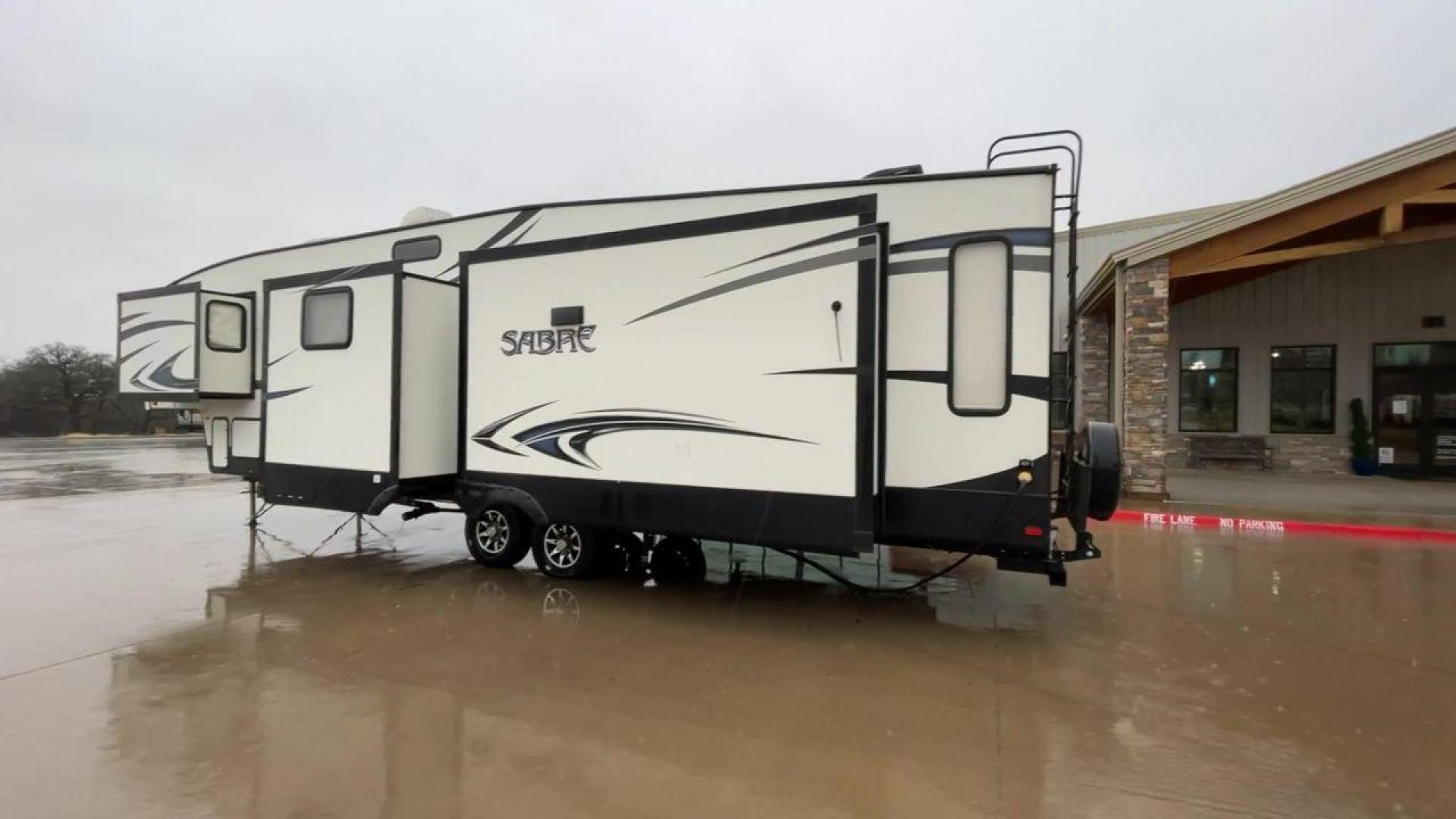 2017 FOREST RIVER SPORTSTER / SABRE (4X4FSRM24H3) , located at 4319 N Main Street, Cleburne, TX, 76033, (817) 221-0660, 32.435829, -97.384178 - Photo#7