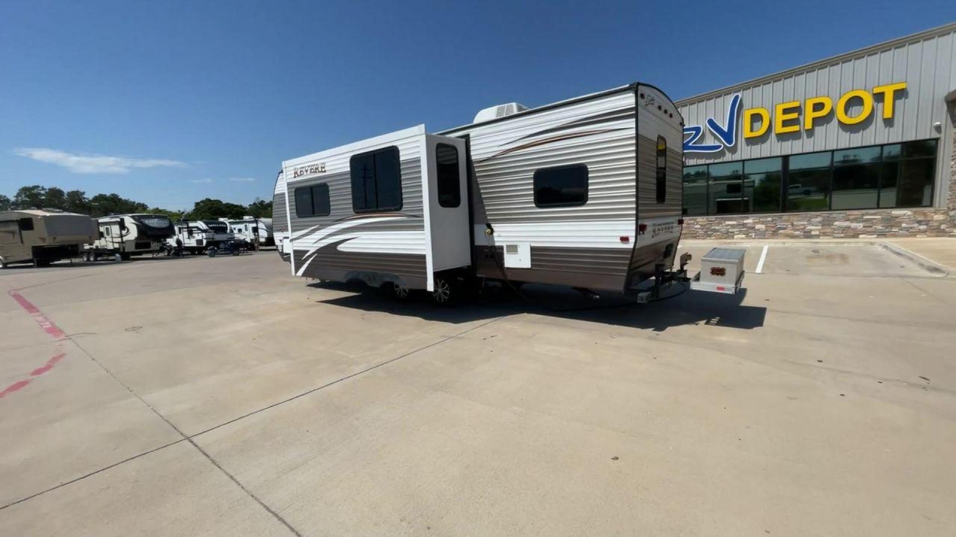 2017 FOREST RIVER SHASTA REVERE 30BH (5ZT2SHVBXHE) , located at 4319 N Main Street, Cleburne, TX, 76033, (817) 221-0660, 32.435829, -97.384178 - Photo#7