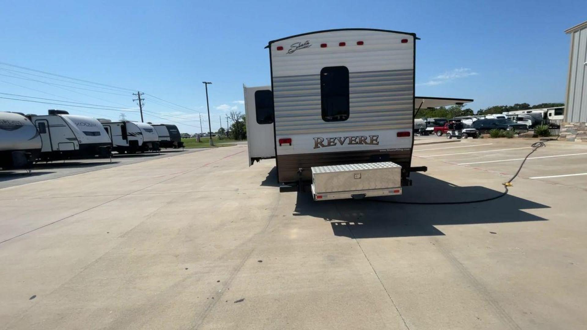 2017 FOREST RIVER SHASTA REVERE 30BH (5ZT2SHVBXHE) , located at 4319 N Main Street, Cleburne, TX, 76033, (817) 221-0660, 32.435829, -97.384178 - Photo#8