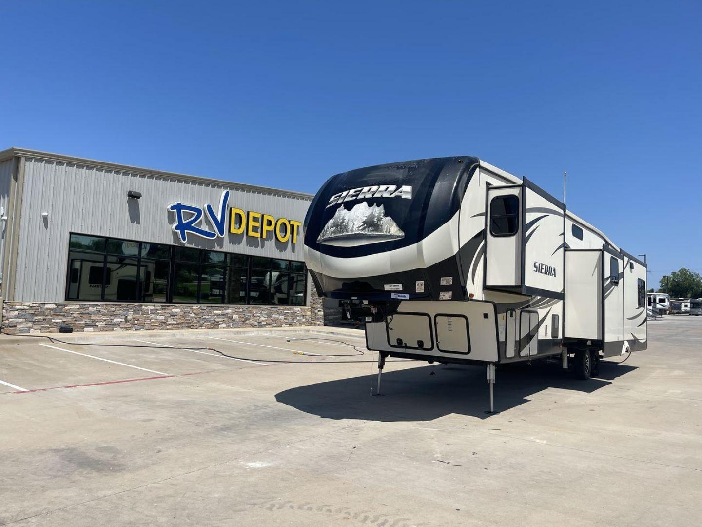 2017 FOREST RIVER SIERRA 372LOK (4X4FSEN22HJ) , located at 4319 N Main Street, Cleburne, TX, 76033, (817) 221-0660, 32.435829, -97.384178 - Photo#0