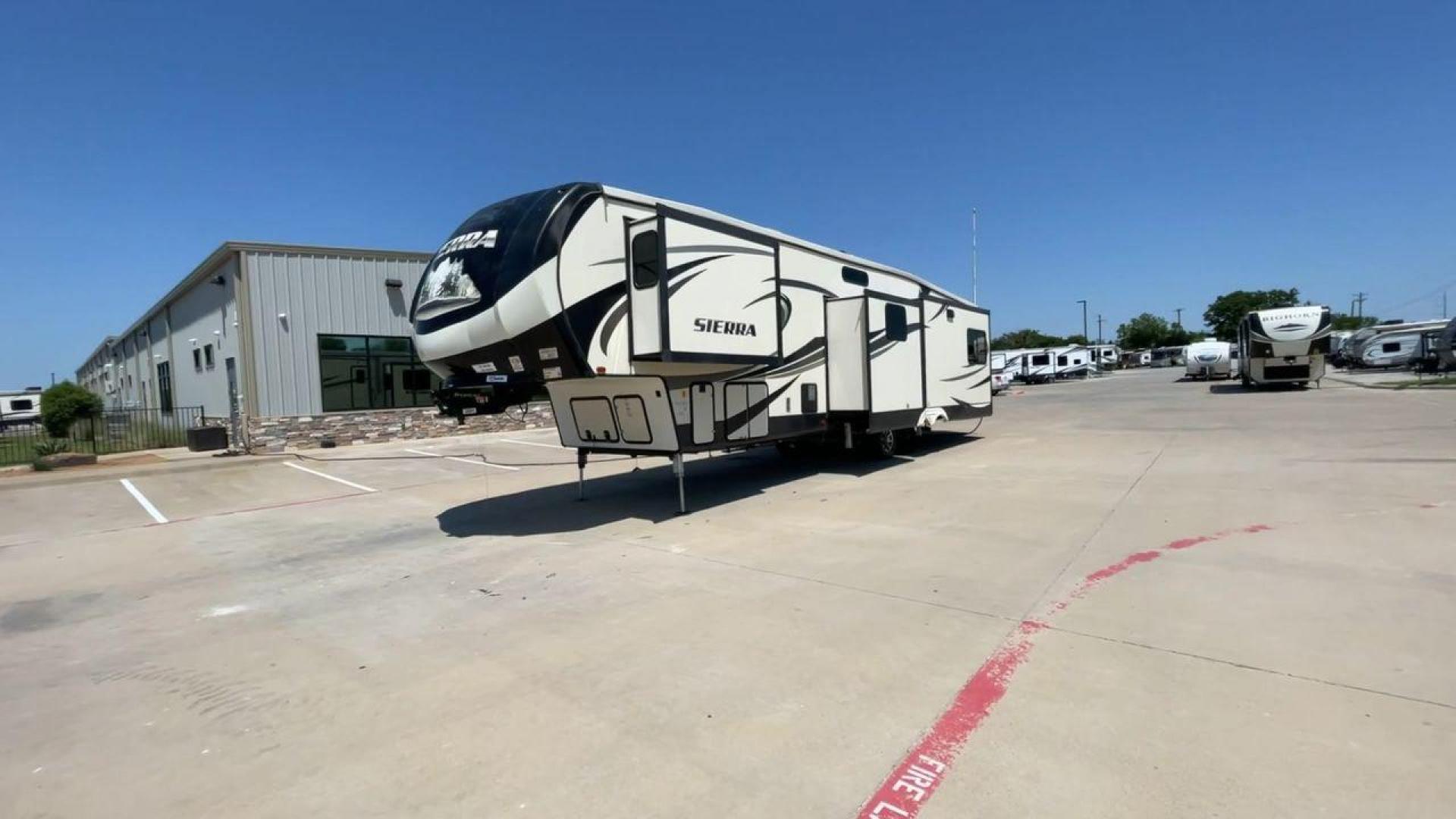 2017 FOREST RIVER SIERRA 372LOK (4X4FSEN22HJ) , located at 4319 N Main Street, Cleburne, TX, 76033, (817) 221-0660, 32.435829, -97.384178 - Photo#5