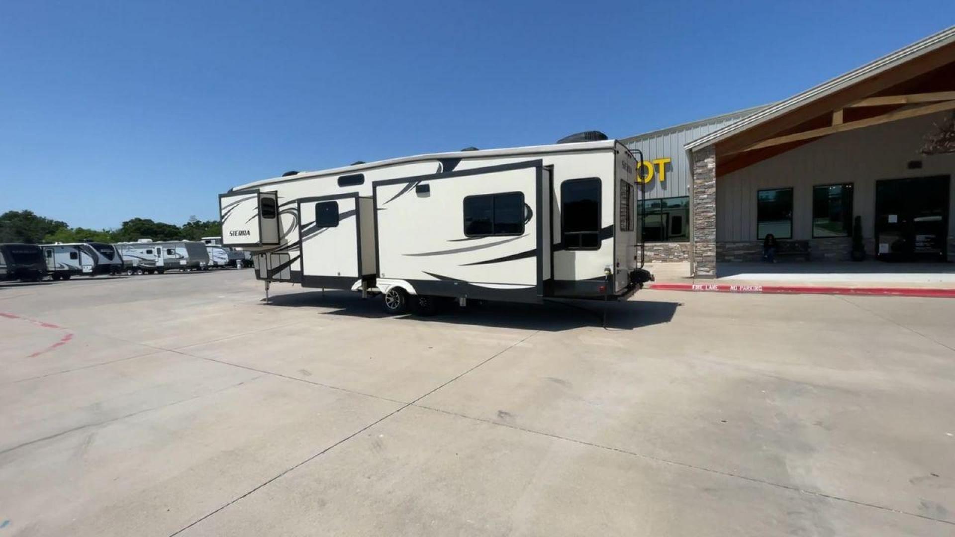 2017 FOREST RIVER SIERRA 372LOK (4X4FSEN22HJ) , located at 4319 N Main Street, Cleburne, TX, 76033, (817) 221-0660, 32.435829, -97.384178 - Photo#7