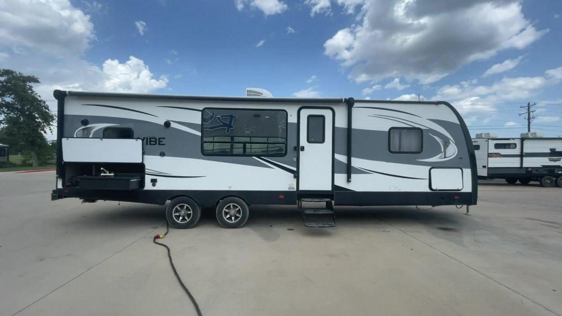 2017 TAN FOREST RIVER VIBE 268RKS (4X4TVBC22H4) , Length: 34.5 ft. | Dry Weight: 6,540 lbs. | Slides: 1 transmission, located at 4319 N Main Street, Cleburne, TX, 76033, (817) 221-0660, 32.435829, -97.384178 - Experience the 2017 Forest River Vibe 268RKS Travel Trailer, which offers the ideal fusion of comfort and style. This travel trailer provides a comfortable living area for your travels and is ideal for both novice and experienced RVers. The dimensions of this unit are 34.5 ft in length, 8 ft in w - Photo#2