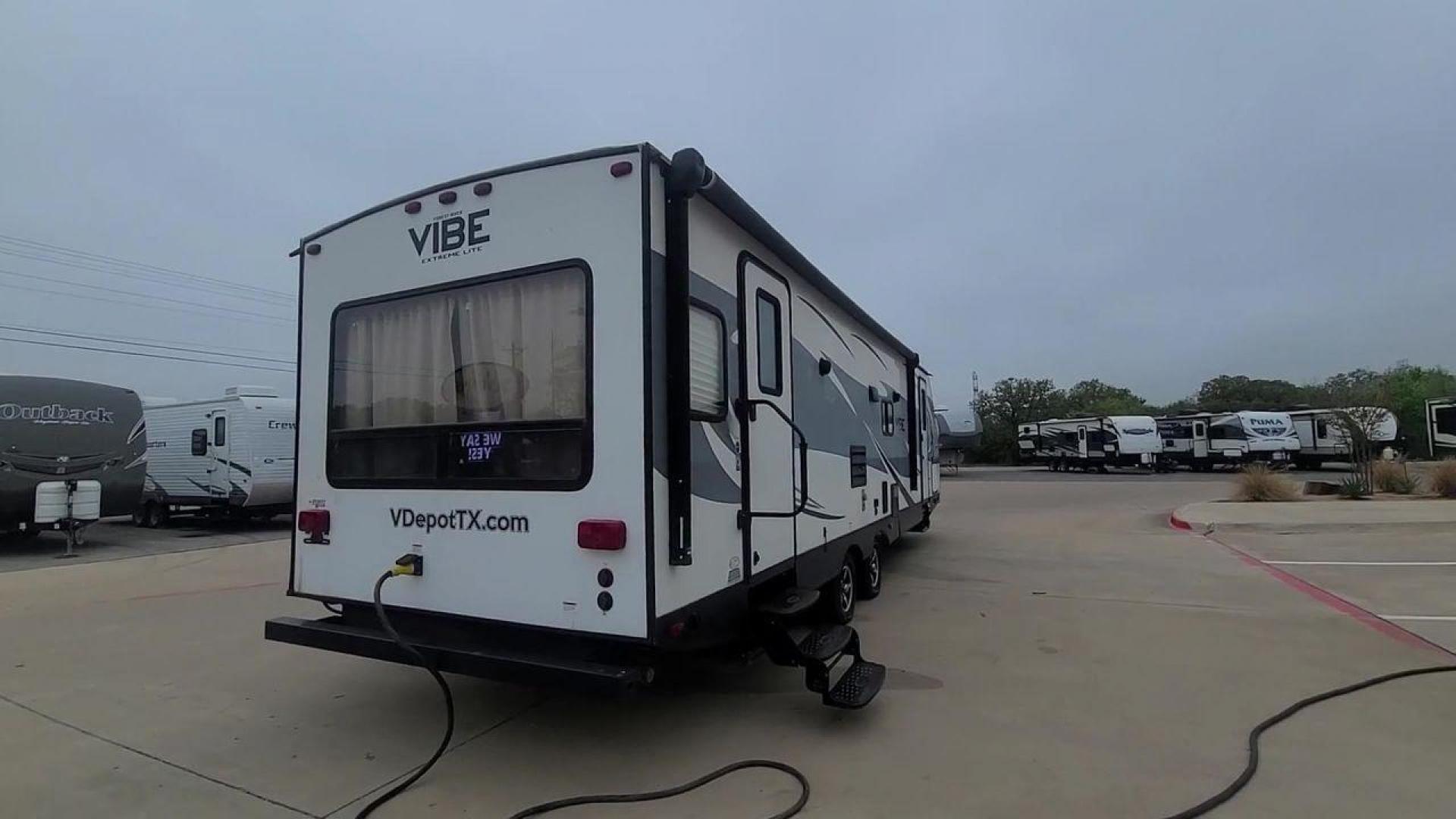 2017 WHITE FOREST RIVER VIBE 277RLS (4X4TVBD28H4) , Length: 34.58 ft. | Dry Weight: 5,945 lbs. | Slides: 1 transmission, located at 4319 N Main Street, Cleburne, TX, 76033, (817) 221-0660, 32.435829, -97.384178 - Enjoy taking trips in this Vibe Extreme Lite travel trailer style with your loved ones. One wide slide, two entry/exit doors, a rear living plan, and much more are included in the Model 277RLS! The dimensions of this unit are 34.58 ft in length, 8 ft in width, and 11 ft in height. It has a dry we - Photo#8