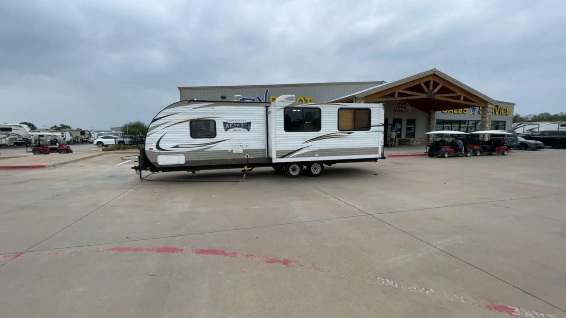 2017 TAN FOREST RIVER WILDWOOD 254RLXL (4X4TWDA23HE) , Length: 30.92 ft. | Dry Weight: 6,063 lbs. | Gross Weight: 7,685 lbs. | Slides: 1 transmission, located at 4319 N Main Street, Cleburne, TX, 76033, (817) 221-0660, 32.435829, -97.384178 - With the 2017 Forest River Wildwood 254RLXL travel trailer, enjoy the fun of camping. This well-thought-out RV is a great option for anyone looking for unforgettable outdoor experiences because it provides the ideal balance of comfort, functionality, and fashionable features. This unit measures 3 - Photo#6