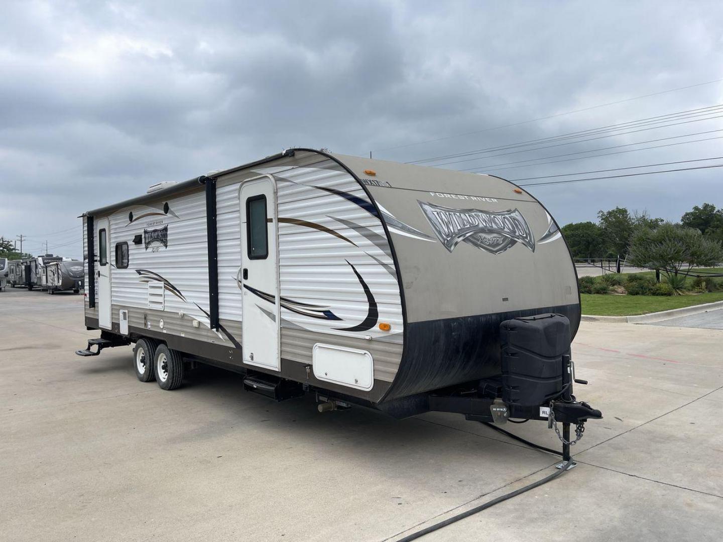 2017 TAN FOREST RIVER WILDWOOD 254RLXL (4X4TWDA23HE) , Length: 30.92 ft. | Dry Weight: 6,063 lbs. | Gross Weight: 7,685 lbs. | Slides: 1 transmission, located at 4319 N Main Street, Cleburne, TX, 76033, (817) 221-0660, 32.435829, -97.384178 - With the 2017 Forest River Wildwood 254RLXL travel trailer, enjoy the fun of camping. This well-thought-out RV is a great option for anyone looking for unforgettable outdoor experiences because it provides the ideal balance of comfort, functionality, and fashionable features. This unit measures 3 - Photo#23