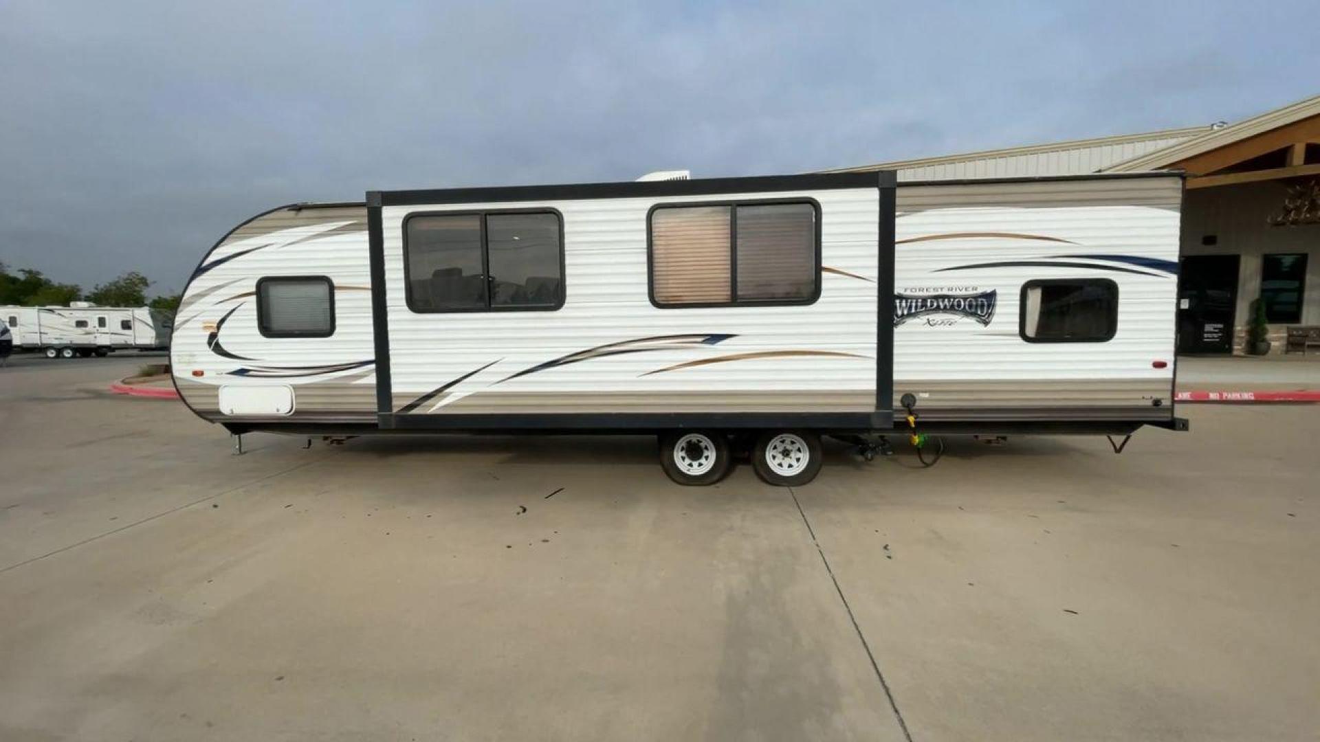 2017 FOREST RIVER WILDWOOD 273QBXL (4X4TWDC21H7) , Length: 33.25 ft. | Dry Weight: 5,937 lbs. | Slides: 1 transmission, located at 4319 N Main Street, Cleburne, TX, 76033, (817) 221-0660, 32.435829, -97.384178 - Photo#6