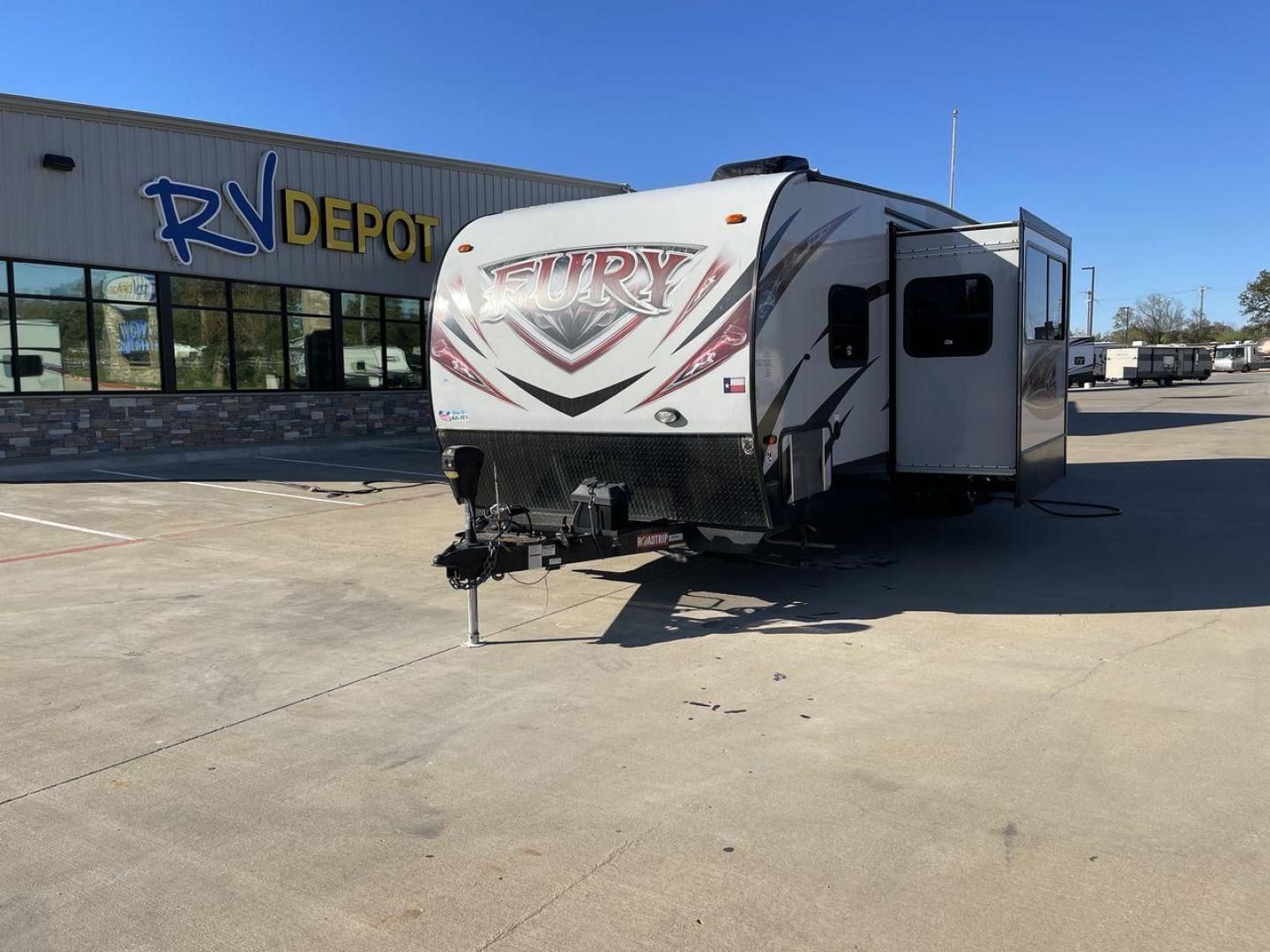 2017 FURY 2910 (5ZT2FHUB7HG) , Length: 34.5 ft. | Dry Weight: 7,262 lbs. | Slides: 1 transmission, located at 4319 N Main Street, Cleburne, TX, 76033, (817) 221-0660, 32.435829, -97.384178 - Photo#0