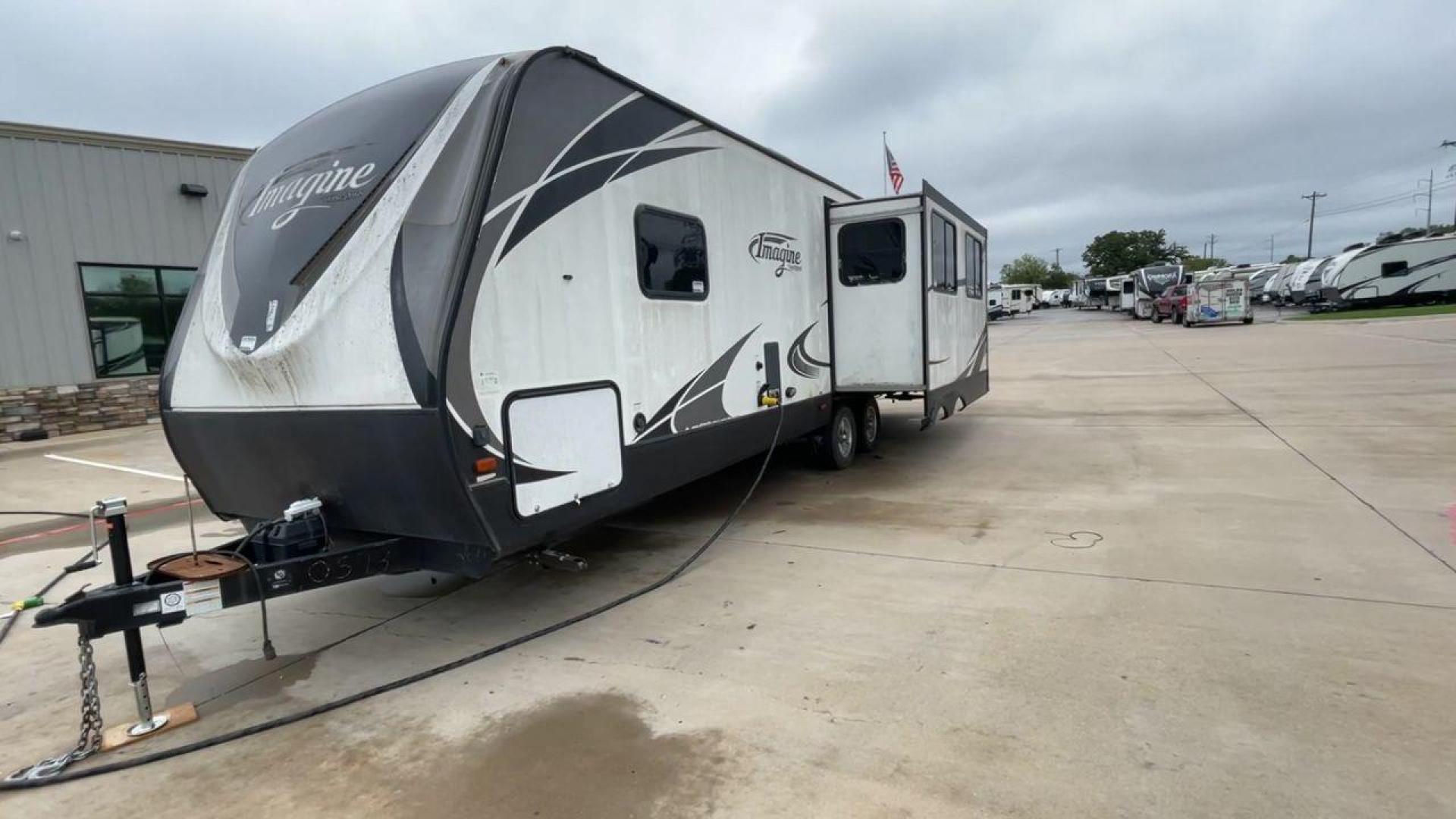 2017 TAN GRAND DESIGN IMAGINE 2670MK (573TE322XH6) , located at 4319 N Main Street, Cleburne, TX, 76033, (817) 221-0660, 32.435829, -97.384178 - Photo#5