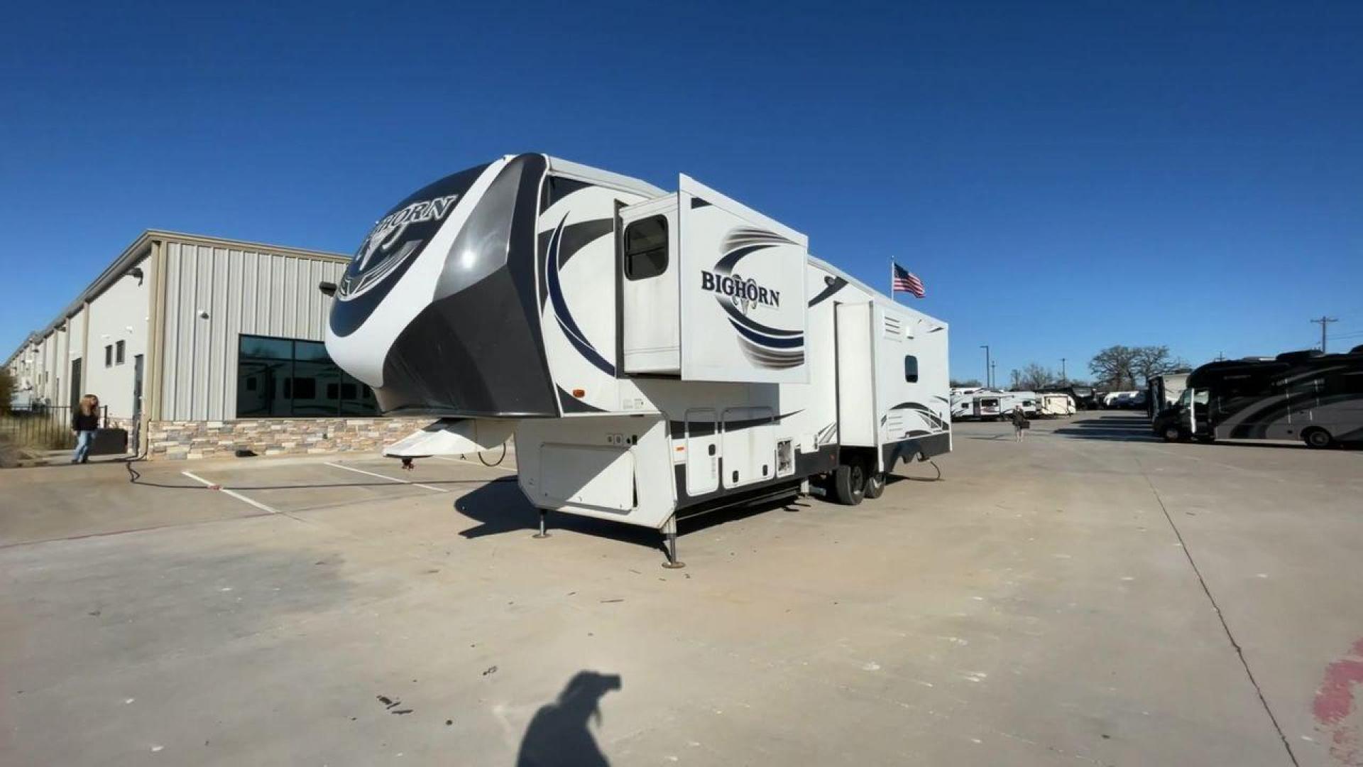 2017 HEARTLAND BIGHORN 3270RS (5SFBG3525HE) , Length: 35.2 ft. | Dry Weight: 11,965 lbs. | Gross Weight: 15,500 lbs. | Slides: 3 transmission, located at 4319 N Main Street, Cleburne, TX, 76033, (817) 221-0660, 32.435829, -97.384178 - The 2017 Heartland Bighorn 3270RS is a luxurious fifth-wheel trailer designed for discerning travelers seeking comfort and style on the road. Measuring 35.2 feet in length and boasting a dry weight of 11,965 lbs, this model offers a spacious interior without sacrificing ease of towing. Inside the Bi - Photo#4