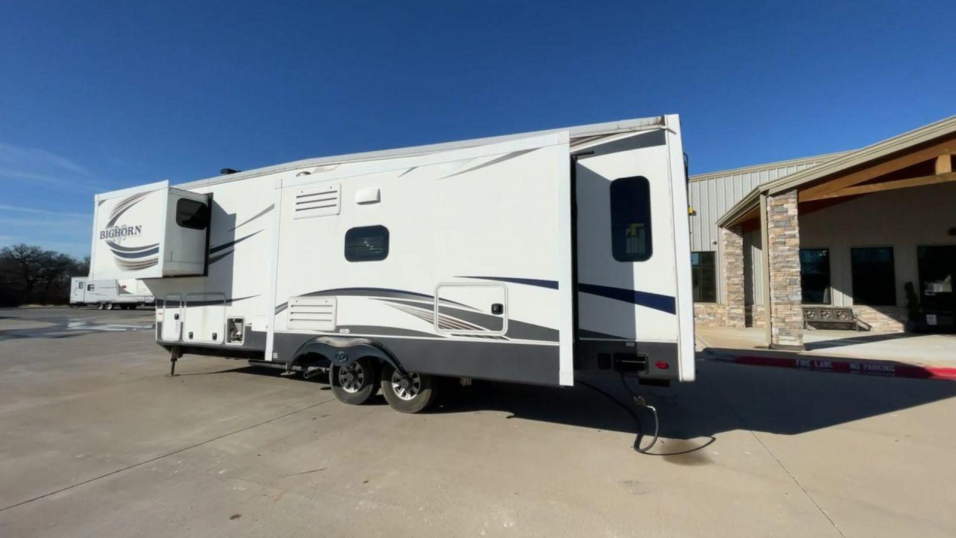 2017 HEARTLAND BIGHORN 3270RS (5SFBG3525HE) , Length: 35.2 ft. | Dry Weight: 11,965 lbs. | Gross Weight: 15,500 lbs. | Slides: 3 transmission, located at 4319 N Main Street, Cleburne, TX, 76033, (817) 221-0660, 32.435829, -97.384178 - The 2017 Heartland Bighorn 3270RS is a luxurious fifth-wheel trailer designed for discerning travelers seeking comfort and style on the road. Measuring 35.2 feet in length and boasting a dry weight of 11,965 lbs, this model offers a spacious interior without sacrificing ease of towing. Inside the Bi - Photo#6