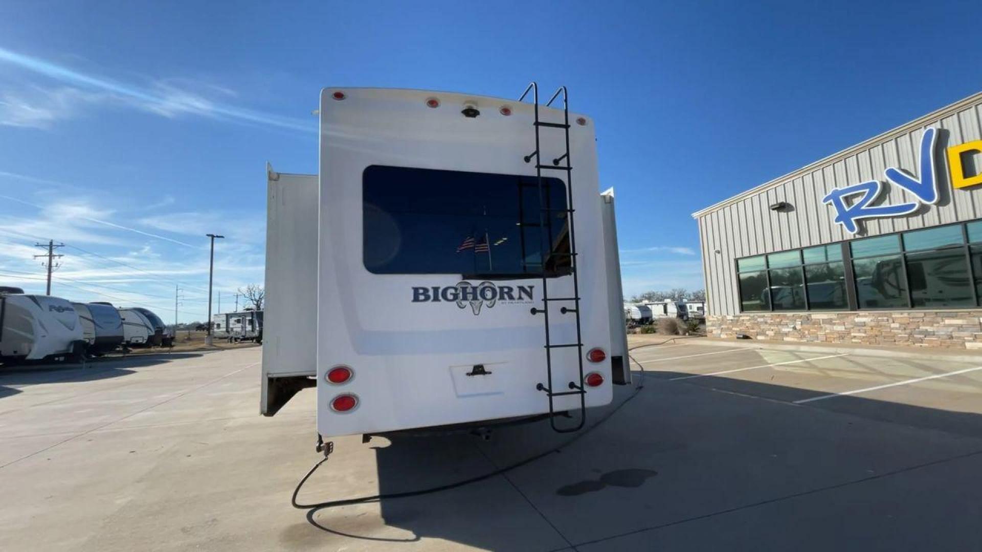 2017 HEARTLAND BIGHORN 3270RS (5SFBG3525HE) , Length: 35.2 ft. | Dry Weight: 11,965 lbs. | Gross Weight: 15,500 lbs. | Slides: 3 transmission, located at 4319 N Main Street, Cleburne, TX, 76033, (817) 221-0660, 32.435829, -97.384178 - The 2017 Heartland Bighorn 3270RS is a luxurious fifth-wheel trailer designed for discerning travelers seeking comfort and style on the road. Measuring 35.2 feet in length and boasting a dry weight of 11,965 lbs, this model offers a spacious interior without sacrificing ease of towing. Inside the Bi - Photo#7