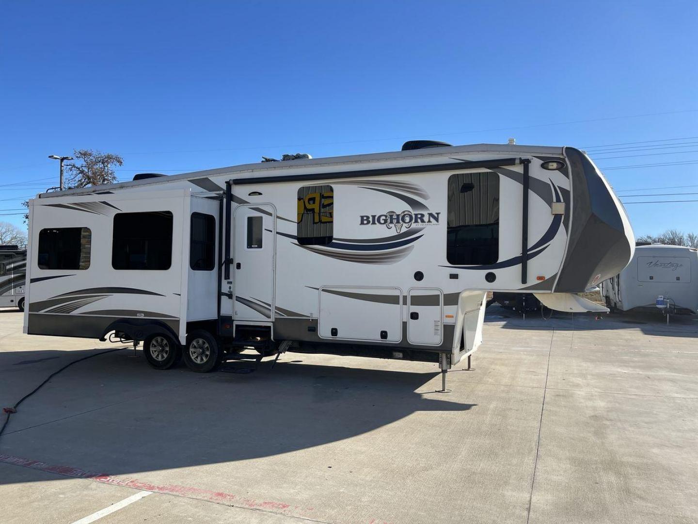 2017 HEARTLAND BIGHORN 3270RS (5SFBG3525HE) , Length: 35.2 ft. | Dry Weight: 11,965 lbs. | Gross Weight: 15,500 lbs. | Slides: 3 transmission, located at 4319 N Main Street, Cleburne, TX, 76033, (817) 221-0660, 32.435829, -97.384178 - The 2017 Heartland Bighorn 3270RS is a luxurious fifth-wheel trailer designed for discerning travelers seeking comfort and style on the road. Measuring 35.2 feet in length and boasting a dry weight of 11,965 lbs, this model offers a spacious interior without sacrificing ease of towing. Inside the Bi - Photo#22