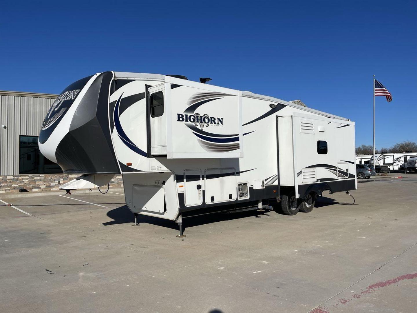 2017 HEARTLAND BIGHORN 3270RS (5SFBG3525HE) , Length: 35.2 ft. | Dry Weight: 11,965 lbs. | Gross Weight: 15,500 lbs. | Slides: 3 transmission, located at 4319 N Main Street, Cleburne, TX, 76033, (817) 221-0660, 32.435829, -97.384178 - The 2017 Heartland Bighorn 3270RS is a luxurious fifth-wheel trailer designed for discerning travelers seeking comfort and style on the road. Measuring 35.2 feet in length and boasting a dry weight of 11,965 lbs, this model offers a spacious interior without sacrificing ease of towing. Inside the Bi - Photo#23