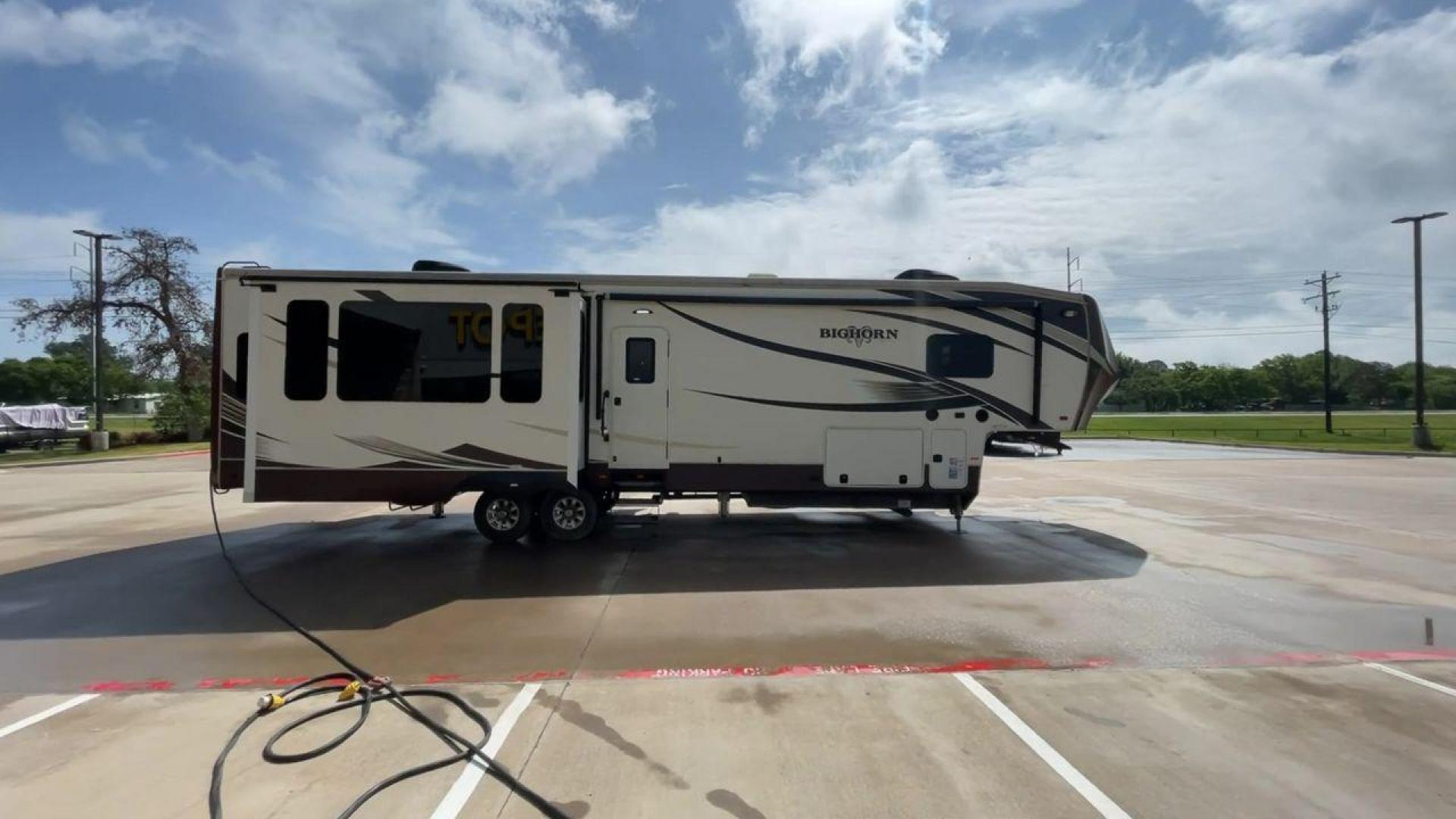 2017 HEARTLAND BIGHORN 3760EL (5SFBG4224HE) , Length: 40.9 ft. | Dry Weight: 13,240 lbs. | Gross Weight: 16,000 lbs. | Slides: 3 transmission, located at 4319 N Main Street, Cleburne, TX, 76033, (817) 221-0660, 32.435829, -97.384178 - The 2017 Heartland Bighorn 3760EL fifth wheel offers comfort and elegance when traveling. This well-thought-out RV offers a home away from home by fusing flair and functionality. The dimensions of this unit are 40.9 ft in length, 8 ft in width, and 13.25 ft in height. It has a dry weight of 13,240 l - Photo#2