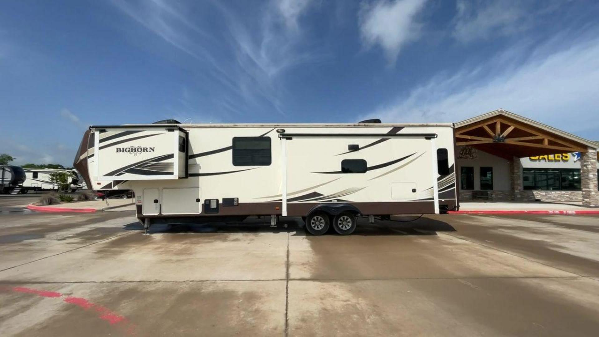 2017 HEARTLAND BIGHORN 3760EL (5SFBG4224HE) , Length: 40.9 ft. | Dry Weight: 13,240 lbs. | Gross Weight: 16,000 lbs. | Slides: 3 transmission, located at 4319 N Main Street, Cleburne, TX, 76033, (817) 221-0660, 32.435829, -97.384178 - The 2017 Heartland Bighorn 3760EL fifth wheel offers comfort and elegance when traveling. This well-thought-out RV offers a home away from home by fusing flair and functionality. The dimensions of this unit are 40.9 ft in length, 8 ft in width, and 13.25 ft in height. It has a dry weight of 13,240 l - Photo#6