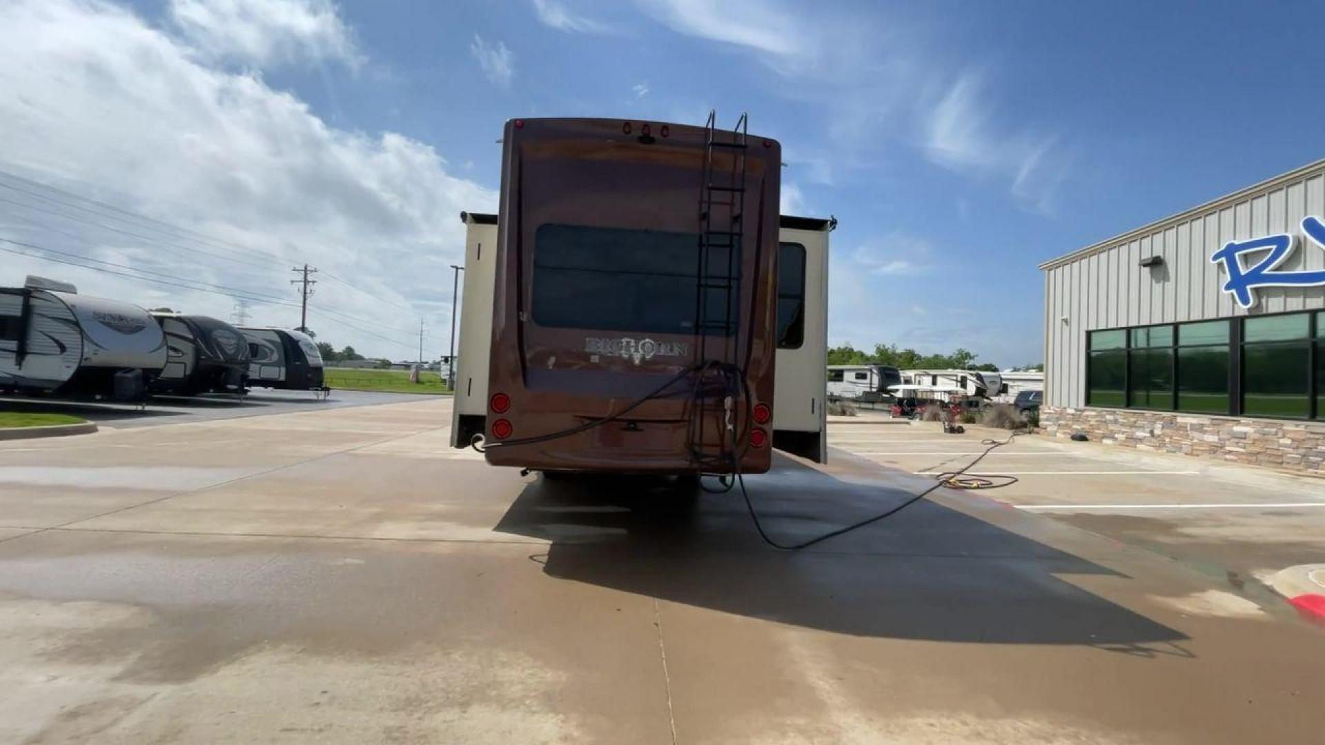 2017 HEARTLAND BIGHORN 3760EL (5SFBG4224HE) , Length: 40.9 ft. | Dry Weight: 13,240 lbs. | Gross Weight: 16,000 lbs. | Slides: 3 transmission, located at 4319 N Main Street, Cleburne, TX, 76033, (817) 221-0660, 32.435829, -97.384178 - The 2017 Heartland Bighorn 3760EL fifth wheel offers comfort and elegance when traveling. This well-thought-out RV offers a home away from home by fusing flair and functionality. The dimensions of this unit are 40.9 ft in length, 8 ft in width, and 13.25 ft in height. It has a dry weight of 13,240 l - Photo#8