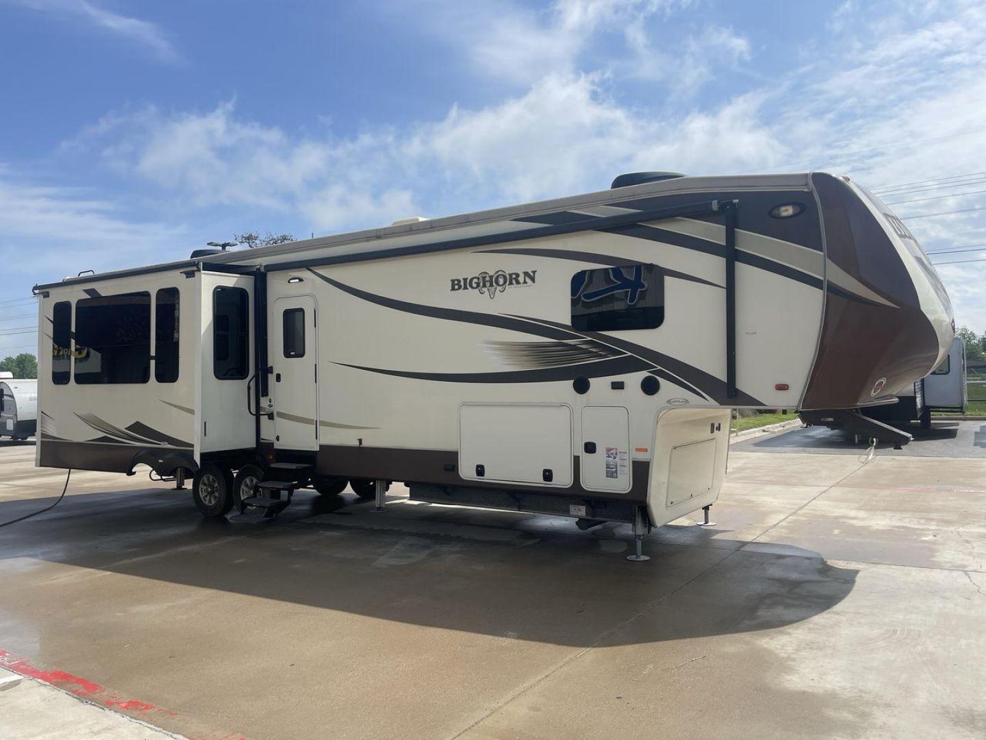 2017 HEARTLAND BIGHORN 3760EL (5SFBG4224HE) , Length: 40.9 ft. | Dry Weight: 13,240 lbs. | Gross Weight: 16,000 lbs. | Slides: 3 transmission, located at 4319 N Main Street, Cleburne, TX, 76033, (817) 221-0660, 32.435829, -97.384178 - The 2017 Heartland Bighorn 3760EL fifth wheel offers comfort and elegance when traveling. This well-thought-out RV offers a home away from home by fusing flair and functionality. The dimensions of this unit are 40.9 ft in length, 8 ft in width, and 13.25 ft in height. It has a dry weight of 13,240 l - Photo#23