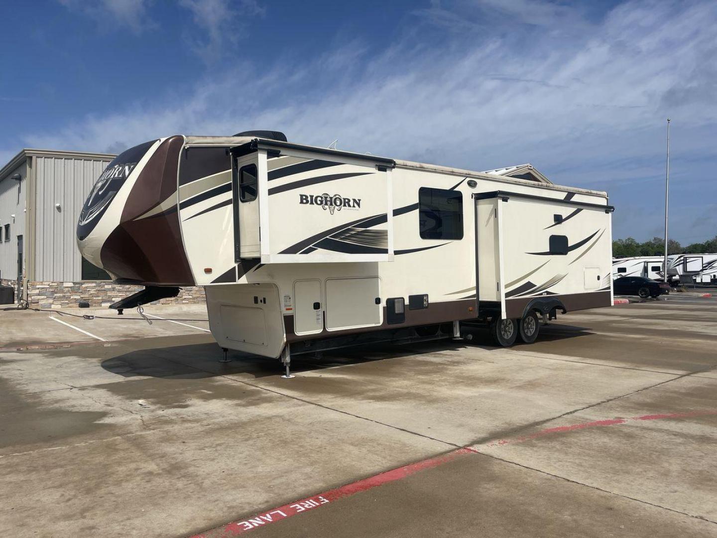 2017 HEARTLAND BIGHORN 3760EL (5SFBG4224HE) , Length: 40.9 ft. | Dry Weight: 13,240 lbs. | Gross Weight: 16,000 lbs. | Slides: 3 transmission, located at 4319 N Main Street, Cleburne, TX, 76033, (817) 221-0660, 32.435829, -97.384178 - The 2017 Heartland Bighorn 3760EL fifth wheel offers comfort and elegance when traveling. This well-thought-out RV offers a home away from home by fusing flair and functionality. The dimensions of this unit are 40.9 ft in length, 8 ft in width, and 13.25 ft in height. It has a dry weight of 13,240 l - Photo#24