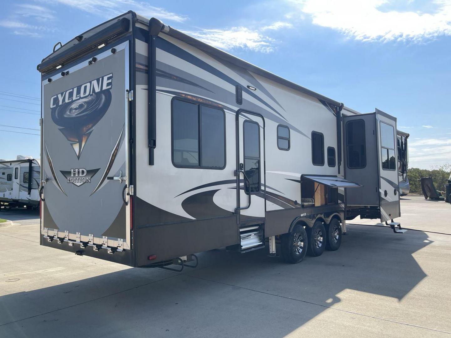 2017 HEARTLAND CYCLONE 4005 (5SFCG4434HE) , Length: 44.1 ft. | Dry Weight: 16,290 lbs.| Gross Weight: 20,000 lbs. | Slides: 3 transmission, located at 4319 N Main Street, Cleburne, TX, 76033, (817) 221-0660, 32.435829, -97.384178 - The 2017 Heartland Cyclone 4005 is a luxury fifth-wheel toy hauler that combines comfort and functionality for adventurers who want the flexibility to bring toys along for the ride. Known for its spacious garage, upscale living area, and ample sleeping options, this model is ideal for thrill-seekers - Photo#25