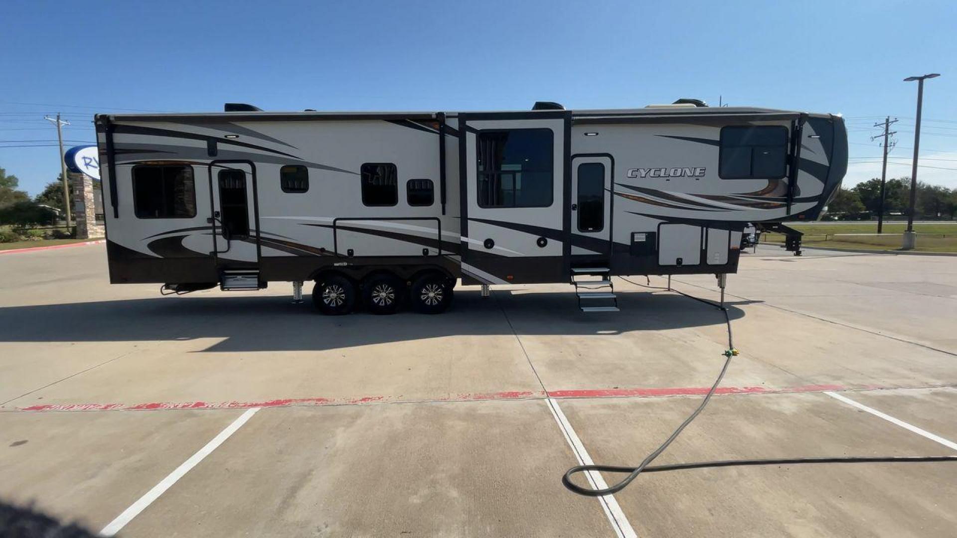 2017 HEARTLAND CYCLONE 4005 (5SFCG4434HE) , Length: 44.1 ft. | Dry Weight: 16,290 lbs.| Gross Weight: 20,000 lbs. | Slides: 3 transmission, located at 4319 N Main Street, Cleburne, TX, 76033, (817) 221-0660, 32.435829, -97.384178 - The 2017 Heartland Cyclone 4005 is a luxury fifth-wheel toy hauler that combines comfort and functionality for adventurers who want the flexibility to bring toys along for the ride. Known for its spacious garage, upscale living area, and ample sleeping options, this model is ideal for thrill-seekers - Photo#2