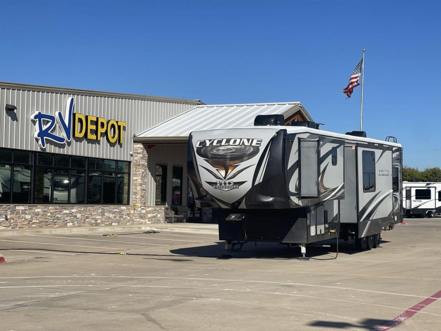 2017 HEARTLAND CYCLONE 4200 (5SFCG4434HE) , Length: 44 ft. | Dry Weight: 15,725 lbs. | Gross Weight: 20,000 lbs. | Slides: 2 transmission, located at 4319 N Main Street, Cleburne, TX, 76033, (817) 221-0660, 32.435829, -97.384178 - Photo#0