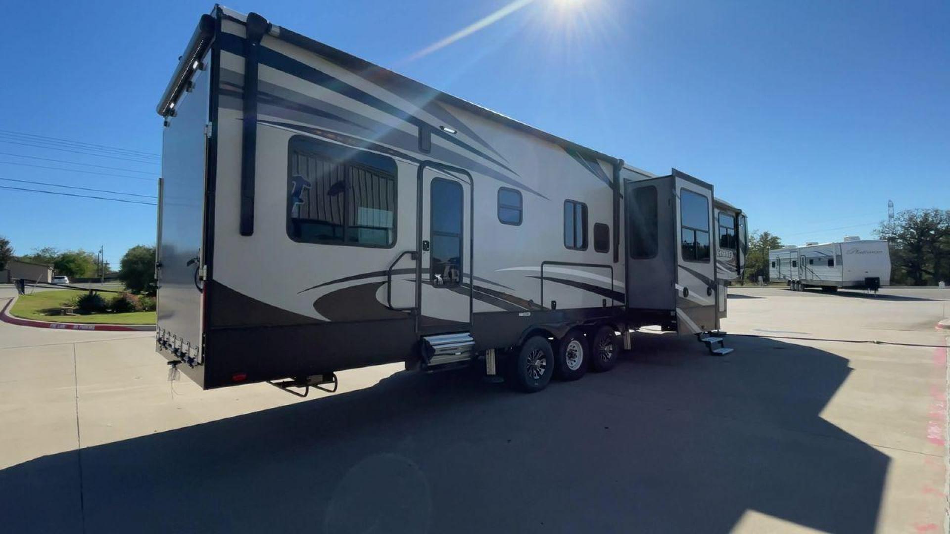 2017 HEARTLAND CYCLONE 4200 (5SFCG4434HE) , Length: 44 ft. | Dry Weight: 15,725 lbs. | Gross Weight: 20,000 lbs. | Slides: 2 transmission, located at 4319 N Main Street, Cleburne, TX, 76033, (817) 221-0660, 32.435829, -97.384178 - Photo#1