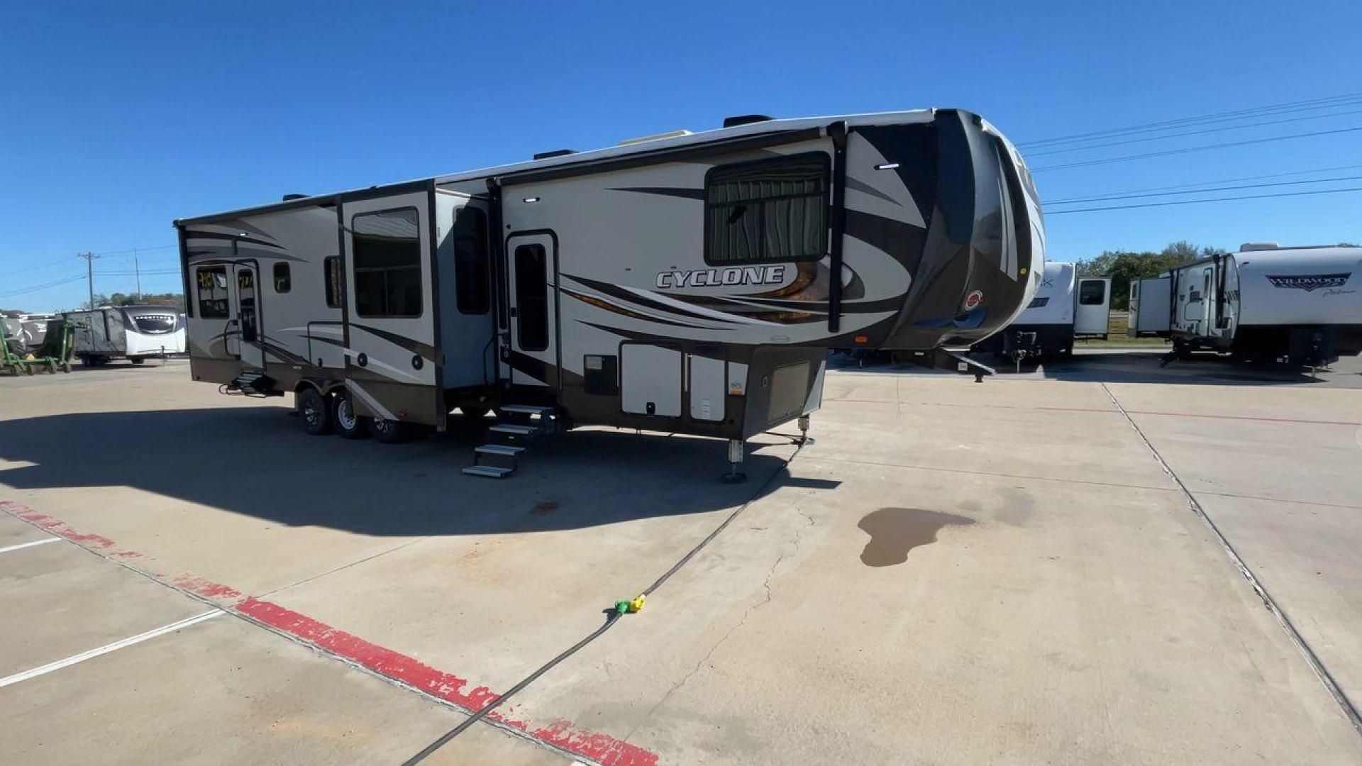 2017 HEARTLAND CYCLONE 4200 (5SFCG4434HE) , Length: 44 ft. | Dry Weight: 15,725 lbs. | Gross Weight: 20,000 lbs. | Slides: 2 transmission, located at 4319 N Main Street, Cleburne, TX, 76033, (817) 221-0660, 32.435829, -97.384178 - Photo#3