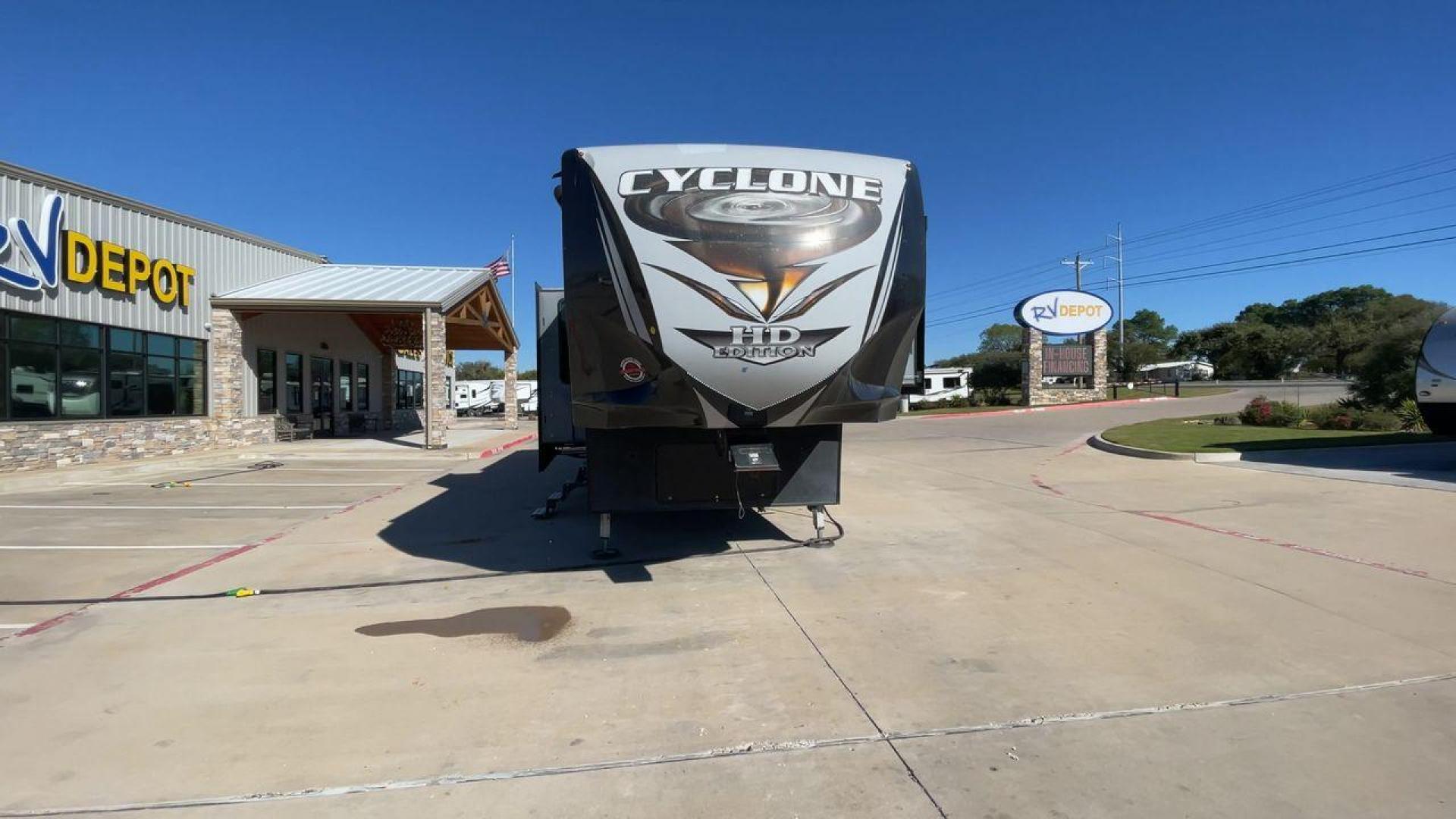 2017 HEARTLAND CYCLONE 4200 (5SFCG4434HE) , Length: 44 ft. | Dry Weight: 15,725 lbs. | Gross Weight: 20,000 lbs. | Slides: 2 transmission, located at 4319 N Main Street, Cleburne, TX, 76033, (817) 221-0660, 32.435829, -97.384178 - Photo#4