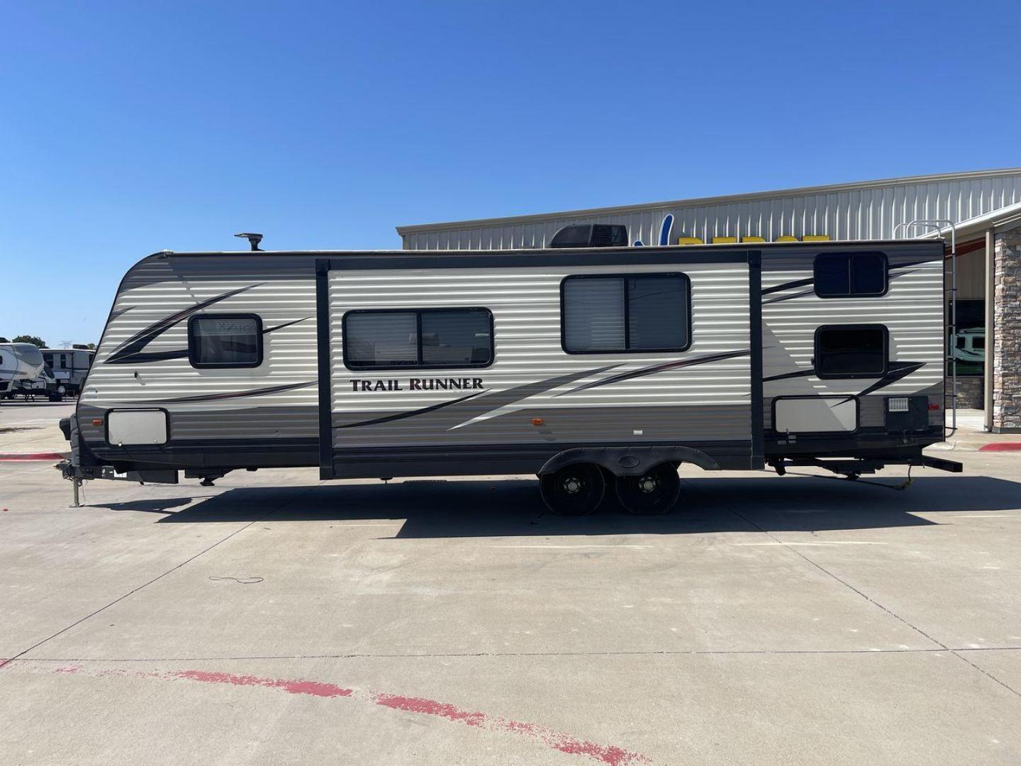 2017 HEARTLAND TRAIL RUNNER 29MSB (5SFEB3425HE) , Length: 34.1 ft. | Dry Weight: 6,998 lbs. | Gross Weight: 9,000 lbs. | Slides: 1 transmission, located at 4319 N Main Street, Cleburne, TX, 76033, (817) 221-0660, 32.435829, -97.384178 - With the 2017 Heartland Trail Runner 29MSB travel trailer, experience the thrill of camping. This well-thought-out RV is a great option for anyone looking for unforgettable outdoor experiences since it provides the ideal balance of comfort, functionality, and family-friendly features. The measuremen - Photo#24