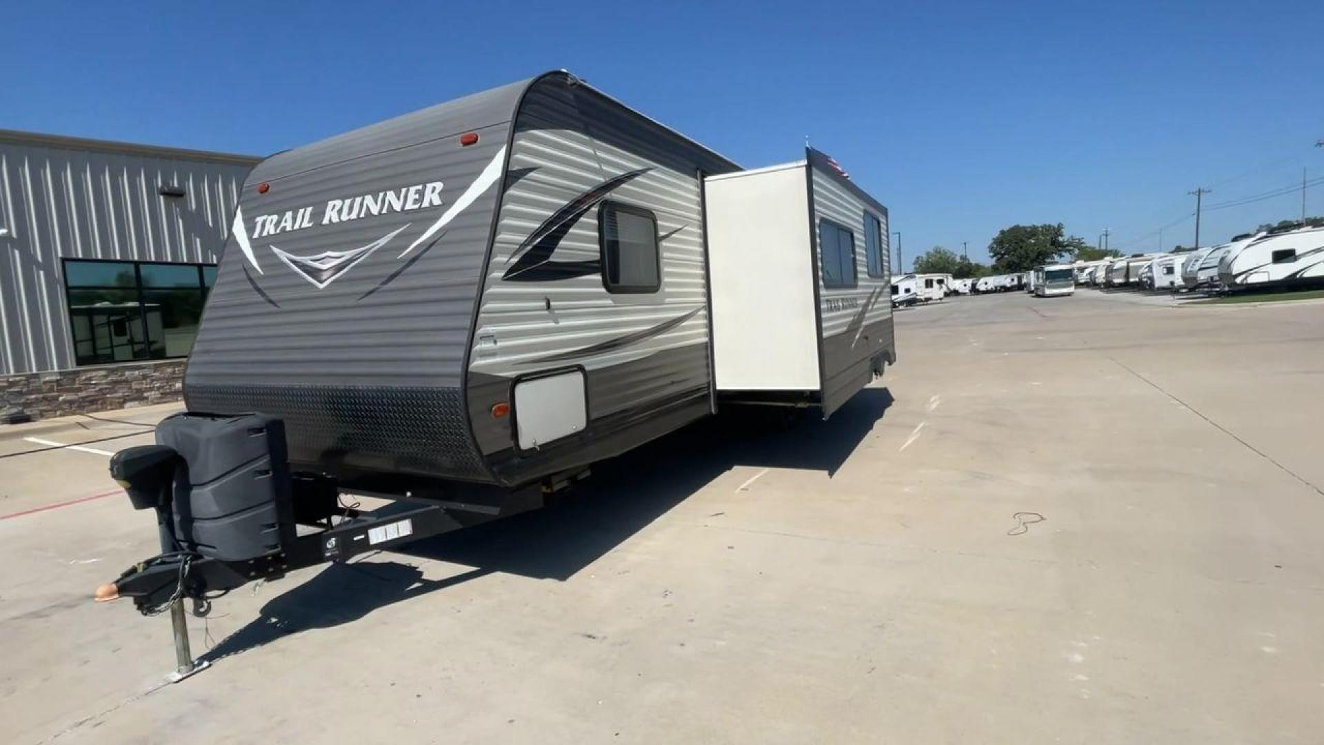 2017 HEARTLAND TRAIL RUNNER 29MSB (5SFEB3425HE) , Length: 34.1 ft. | Dry Weight: 6,998 lbs. | Gross Weight: 9,000 lbs. | Slides: 1 transmission, located at 4319 N Main Street, Cleburne, TX, 76033, (817) 221-0660, 32.435829, -97.384178 - With the 2017 Heartland Trail Runner 29MSB travel trailer, experience the thrill of camping. This well-thought-out RV is a great option for anyone looking for unforgettable outdoor experiences since it provides the ideal balance of comfort, functionality, and family-friendly features. The measuremen - Photo#5