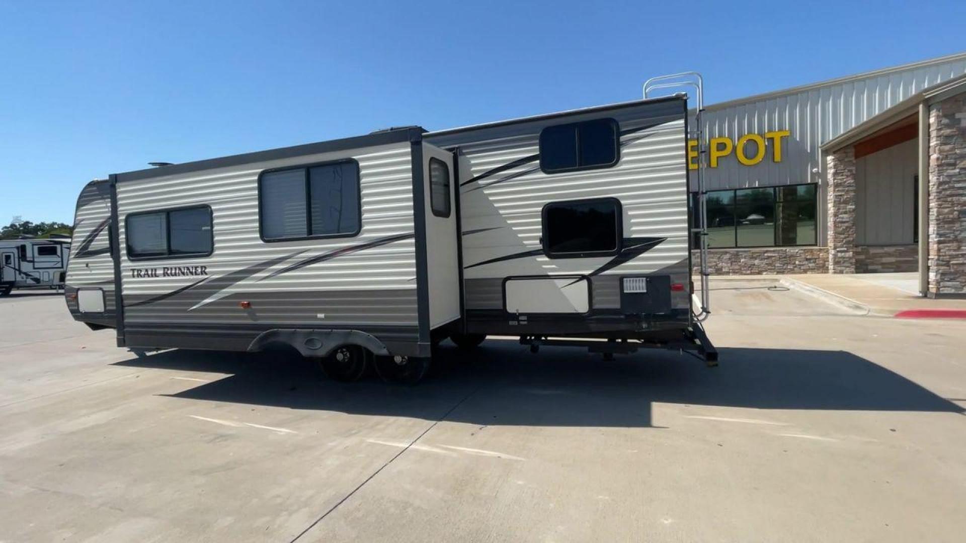 2017 HEARTLAND TRAIL RUNNER 29MSB (5SFEB3425HE) , Length: 34.1 ft. | Dry Weight: 6,998 lbs. | Gross Weight: 9,000 lbs. | Slides: 1 transmission, located at 4319 N Main Street, Cleburne, TX, 76033, (817) 221-0660, 32.435829, -97.384178 - With the 2017 Heartland Trail Runner 29MSB travel trailer, experience the thrill of camping. This well-thought-out RV is a great option for anyone looking for unforgettable outdoor experiences since it provides the ideal balance of comfort, functionality, and family-friendly features. The measuremen - Photo#7