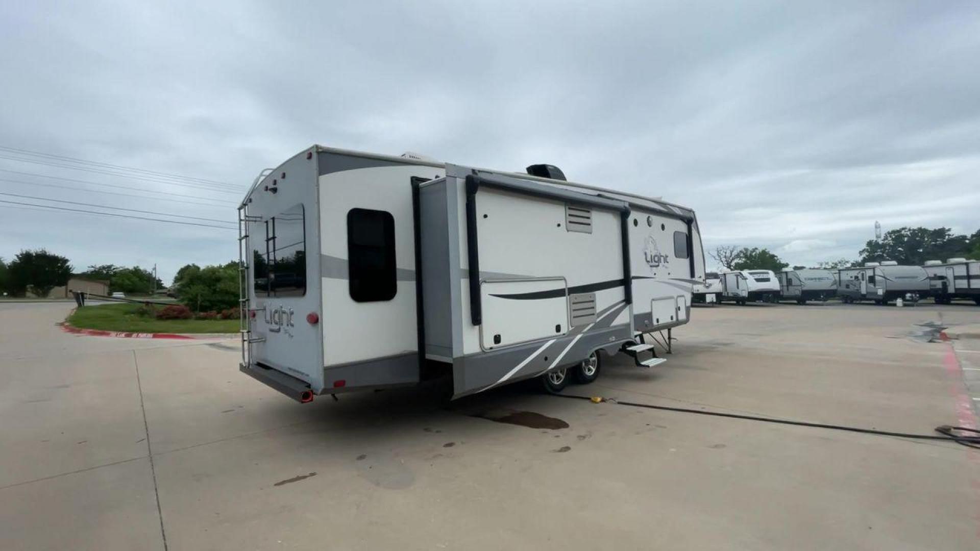 2017 GRAY HIGHLAND RIDGE OPEN RANGE 293RLS (58TFX3527H3) , Length: 35 ft. | Dry Weight: 8,955 lbs. | Gross Weight: 10,995 lbs. | Slides: 3 transmission, located at 4319 N Main Street, Cleburne, TX, 76033, (817) 221-0660, 32.435829, -97.384178 - The 2017 Highland Ridge Open Range 293RLS fifth wheel measures 35 ft in length, 8.33 ft in width, and 12.42 ft in height. It has a dry weight of 8,955 lbs having a payload capacity of 2,040 lbs with a GVWR of 10,995 lbs and a 1,410 lbs hitch weight. This unit is a dual axle fifth wheel with exterior - Photo#1