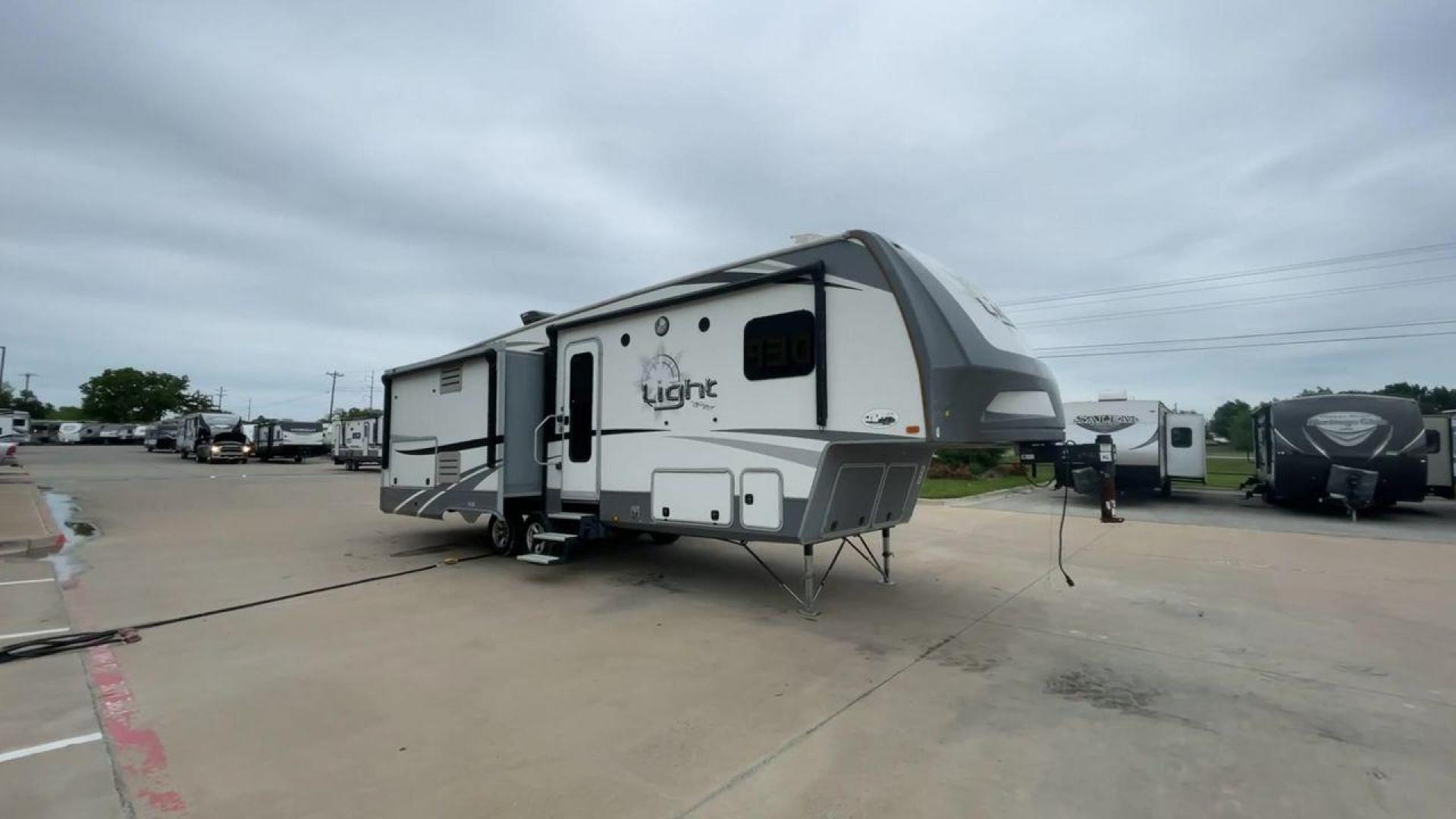 2017 GRAY HIGHLAND RIDGE OPEN RANGE 293RLS (58TFX3527H3) , Length: 35 ft. | Dry Weight: 8,955 lbs. | Gross Weight: 10,995 lbs. | Slides: 3 transmission, located at 4319 N Main Street, Cleburne, TX, 76033, (817) 221-0660, 32.435829, -97.384178 - The 2017 Highland Ridge Open Range 293RLS fifth wheel measures 35 ft in length, 8.33 ft in width, and 12.42 ft in height. It has a dry weight of 8,955 lbs having a payload capacity of 2,040 lbs with a GVWR of 10,995 lbs and a 1,410 lbs hitch weight. This unit is a dual axle fifth wheel with exterior - Photo#3