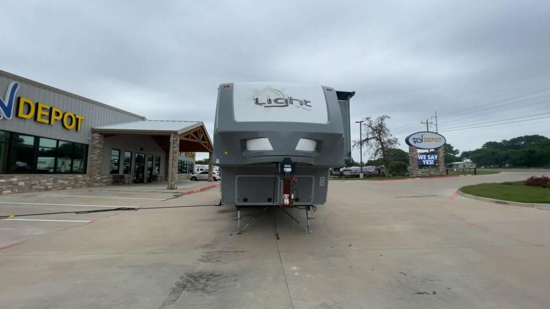 2017 GRAY HIGHLAND RIDGE OPEN RANGE 293RLS (58TFX3527H3) , Length: 35 ft. | Dry Weight: 8,955 lbs. | Gross Weight: 10,995 lbs. | Slides: 3 transmission, located at 4319 N Main Street, Cleburne, TX, 76033, (817) 221-0660, 32.435829, -97.384178 - The 2017 Highland Ridge Open Range 293RLS fifth wheel measures 35 ft in length, 8.33 ft in width, and 12.42 ft in height. It has a dry weight of 8,955 lbs having a payload capacity of 2,040 lbs with a GVWR of 10,995 lbs and a 1,410 lbs hitch weight. This unit is a dual axle fifth wheel with exterior - Photo#4