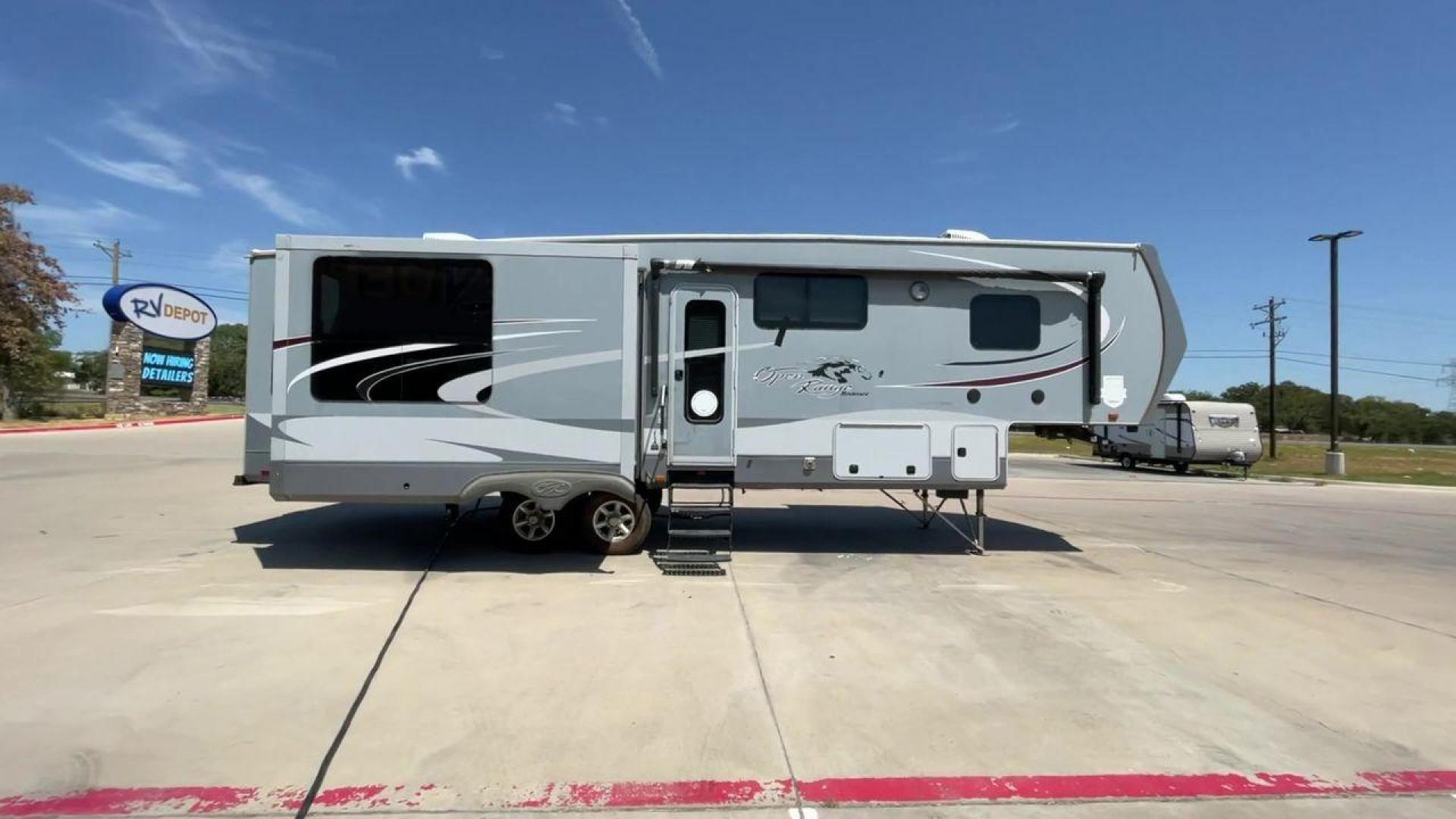 2017 GRAY HIGHLAND RIDGE OPEN RANGE 337RLS (58TFL3328H5) , Length: 34 ft. | Dry Weight: 9,657 lbs. | Gross Weight: 12,720 lbs. | Slides: 3 transmission, located at 4319 N Main Street, Cleburne, TX, 76033, (817) 221-0660, 32.435829, -97.384178 - The 2017 Highland Ridge Open Range 337RLS is a meticulously designed fifth-wheel RV, measuring 34 feet in length and 8 feet in width, offering a harmonious blend of space and maneuverability. With a dry weight of 9,657 lbs and a robust GVWR of 12,720 lbs, it achieves a balance between lightweight to - Photo#2