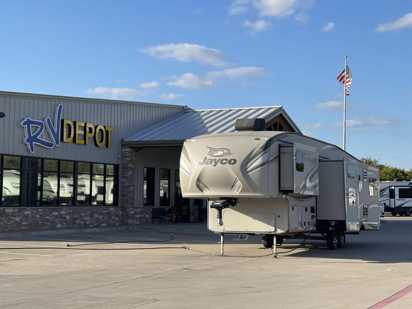 2017 JAYCO EAGLE 30.5MBOK (1UJCJ0BT4H1) , Length: 37 ft. | Dry Weight: 9,635 lbs. | Gross Weight: 11,950 lbs. | Slides: 4 transmission, located at 4319 N Main Street, Cleburne, TX, 76033, (817) 221-0660, 32.435829, -97.384178 - The 2017 Jayco Eagle 30.5MBOK is a mid-profile fifth wheel that combines family-friendly design with high-quality construction. This model is spacious and versatile, featuring multiple sleeping areas, an outdoor kitchen, and luxury touches, making it a great choice for families or couples who enjoy - Photo#0