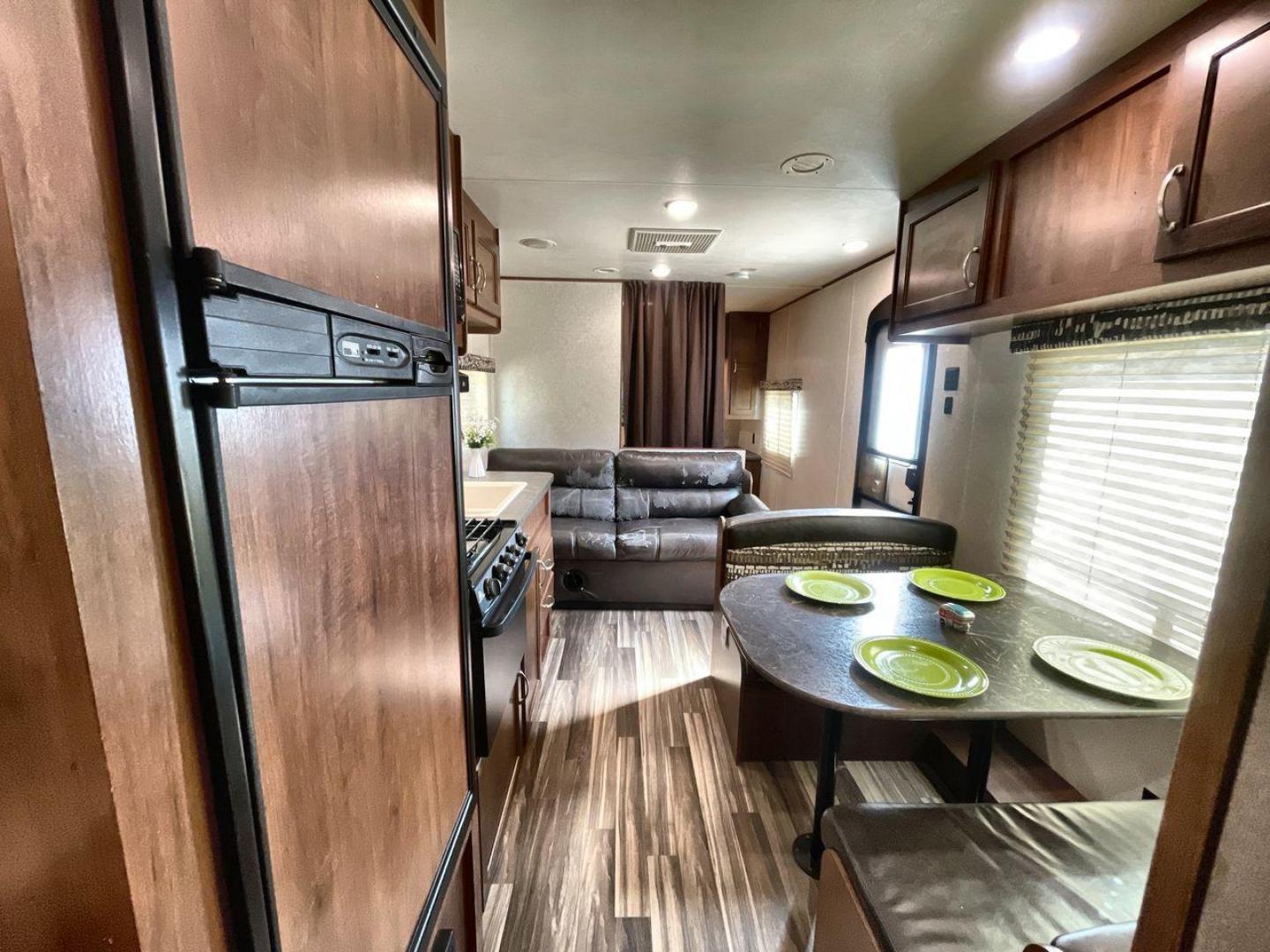 2017 JAYCO JAYFLIGHT 264BH (1UJBJ0BN3H1) , located at 4319 N Main Street, Cleburne, TX, 76033, (817) 221-0660, 32.435829, -97.384178 - Photo#12