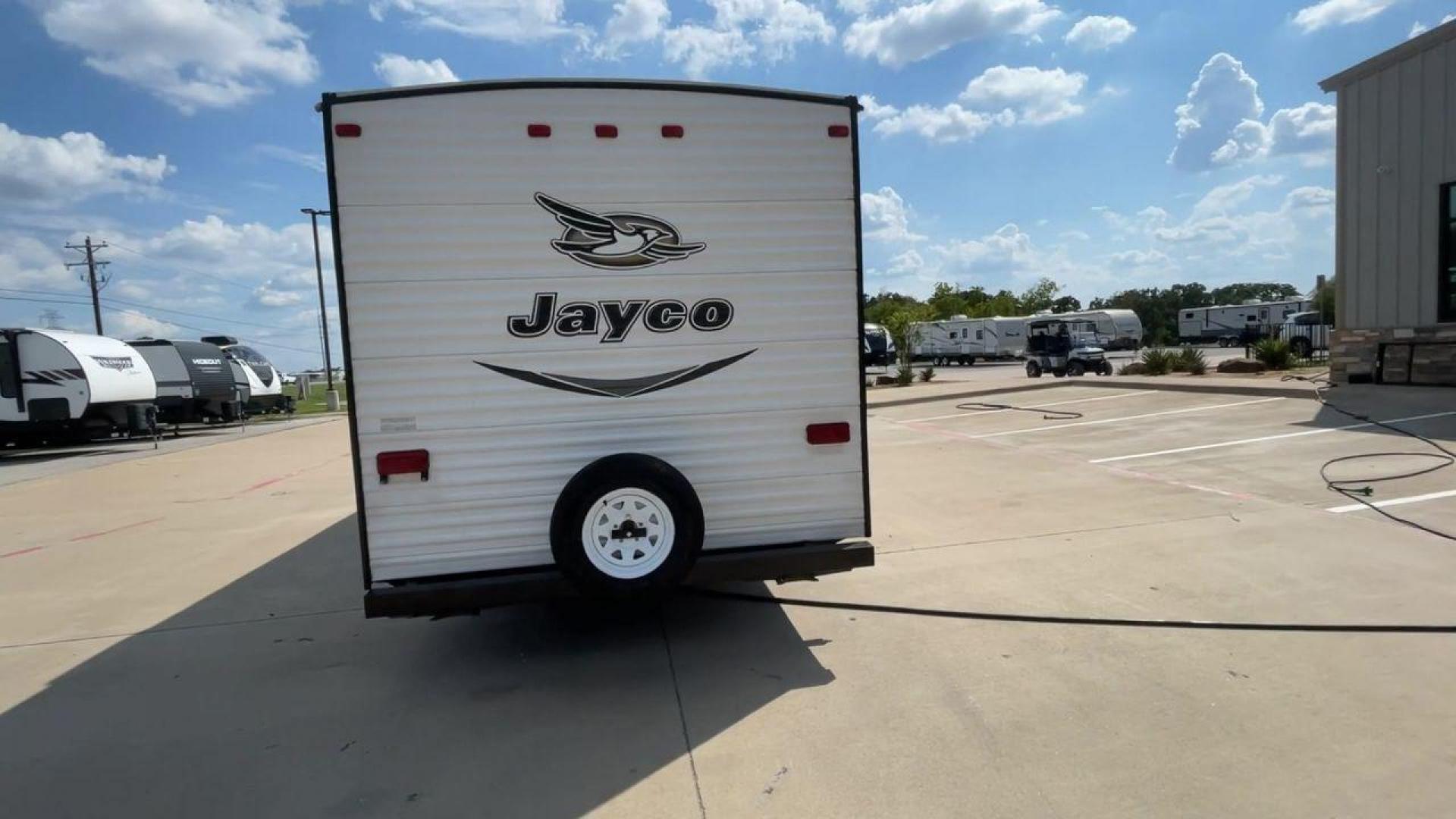 2017 JAYCO JAYFLIGHT 264BH (1UJBJ0BN3H1) , located at 4319 N Main Street, Cleburne, TX, 76033, (817) 221-0660, 32.435829, -97.384178 - Photo#8