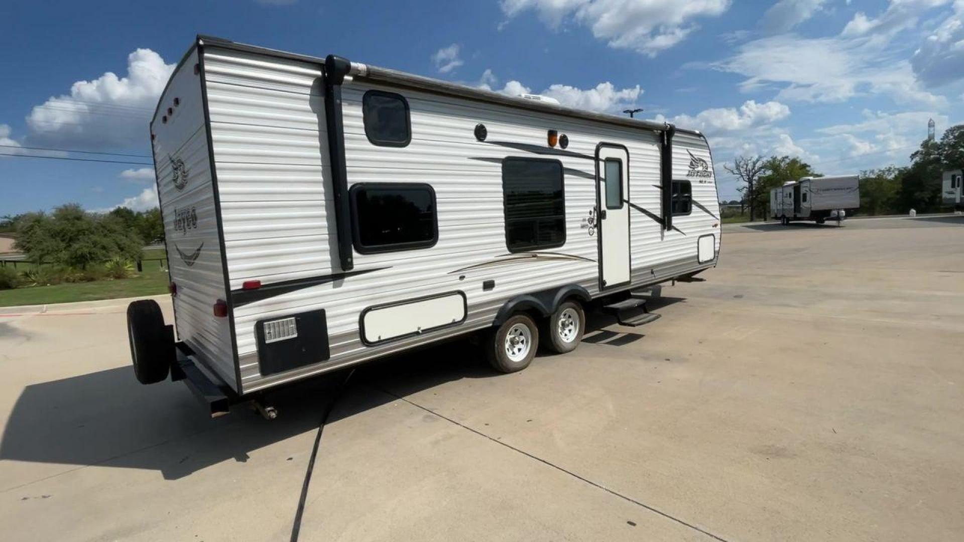 2017 JAYCO JAYFLIGHT 264BH (1UJBJ0BN3H1) , located at 4319 N Main Street, Cleburne, TX, 76033, (817) 221-0660, 32.435829, -97.384178 - The 2017 Jayco Jay Flight 264BH is a well-designed and practical travel trailer. It is ideal for families or groups looking to enjoy the great outdoors with all the comforts of home. This unit is lightweight and easy to tow, yet offers ample space for up to 8 people. The exterior is sleek with alumi - Photo#1