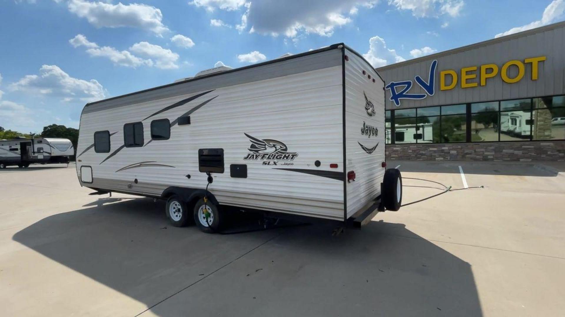 2017 JAYCO JAYFLIGHT 264BH (1UJBJ0BN3H1) , located at 4319 N Main Street, Cleburne, TX, 76033, (817) 221-0660, 32.435829, -97.384178 - The 2017 Jayco Jay Flight 264BH is a well-designed and practical travel trailer. It is ideal for families or groups looking to enjoy the great outdoors with all the comforts of home. This unit is lightweight and easy to tow, yet offers ample space for up to 8 people. The exterior is sleek with alumi - Photo#7