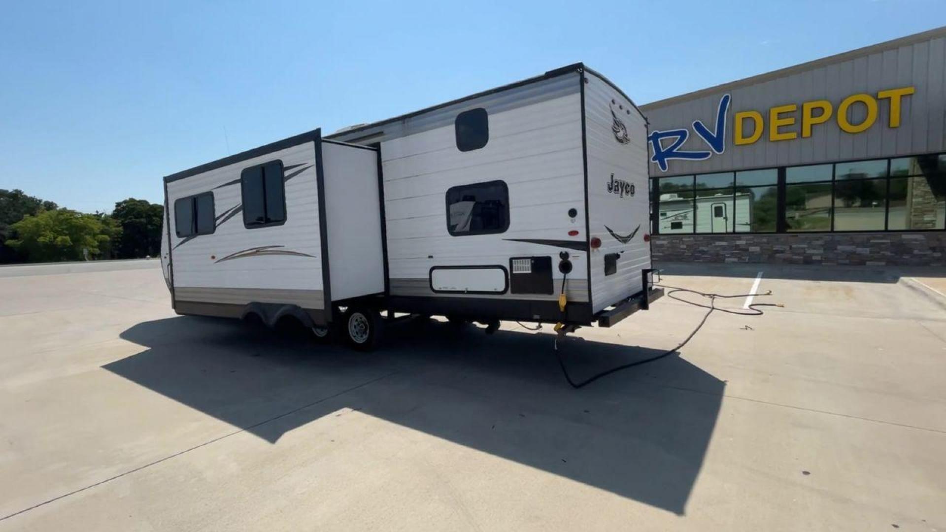 2017 WHITE JAYCO JAYFLIGHT 28BHBE (1UJBJ0BR8H1) , Length: 33.42 ft. | Dry Weight: 6,510 lbs. | Gross Weight: 9,250 lbs. | Slides: 1 transmission, located at 4319 N Main Street, Cleburne, TX, 76033, (817) 221-0660, 32.435829, -97.384178 - The 2017 Jayco Jay Flight 28BHBE is a dual-axle steel wheel set-up measuring 33.42 ft. in length. It has a dry weight of 6,510 lbs. and a GVWR of 9,250 lbs. It is made of wood and aluminum. It has 1 slide and it can sleep up to 10 people. Starting at the back of the trailer, we have a bunkhouse o - Photo#7