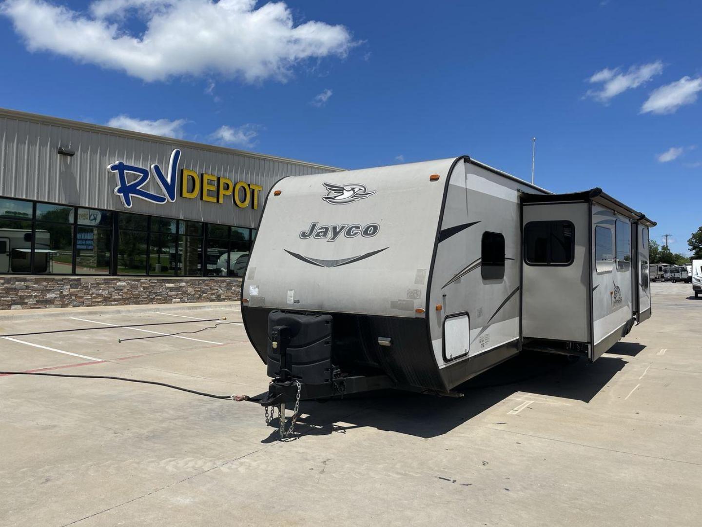 2017 JAYCO JAYFLIGHT 32BHDS (1UJBJ0BT4H1) , located at 4319 N Main Street, Cleburne, TX, 76033, (817) 221-0660, 32.435829, -97.384178 - Photo#0