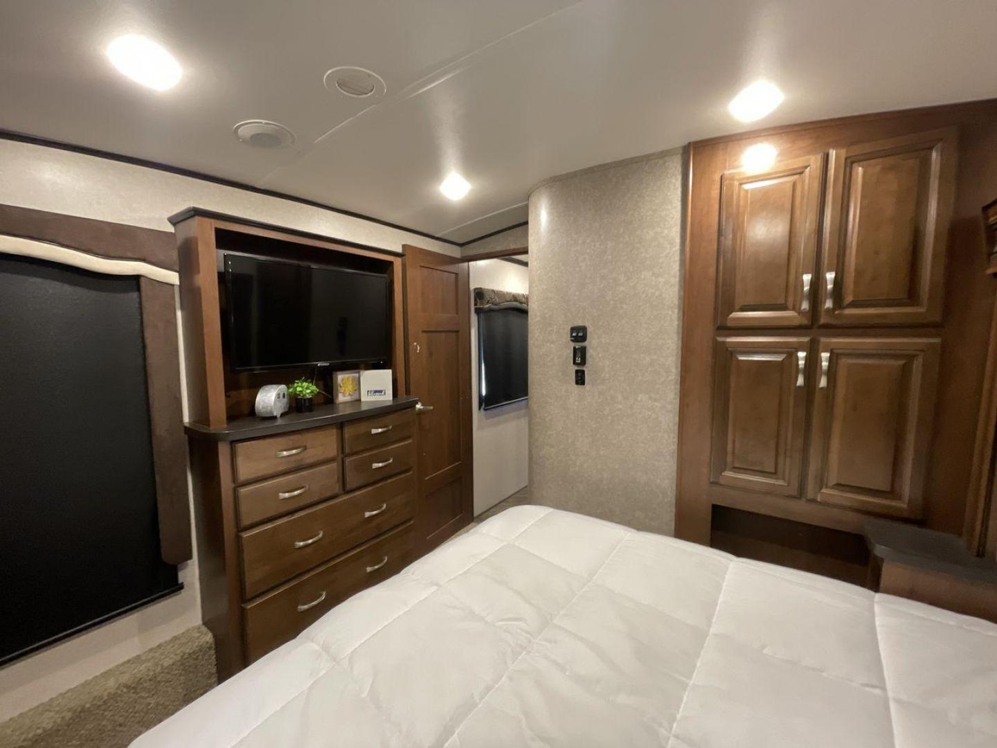 2017 TAN JAYCO NORTH POINT 375BHFS (1UJCJ0BV2H1) , Length: 43.25 ft.| Dry Weight: 13,740 lbs. | Gross Weight: 16,500 lbs. | Slides: 5 transmission, located at 4319 N Main Street, Cleburne, TX, 76033, (817) 221-0660, 32.435829, -97.384178 - Five slides, one-and-a-half baths, a bunkhouse, and an outdoor kitchen are just some of the highlights of this North Point fifth wheel model 375BHFS by Jayco. This fifth wheel measures 43.25 ft in length, 8 ft in width, 13.33 ft in height, and 6.83 ft in interior height. It has a dry weight of 1 - Photo#17