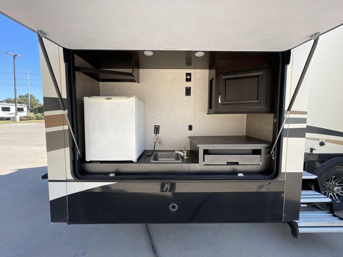 2017 TAN JAYCO NORTH POINT 375BHFS (1UJCJ0BV2H1) , Length: 43.25 ft.| Dry Weight: 13,740 lbs. | Gross Weight: 16,500 lbs. | Slides: 5 transmission, located at 4319 N Main Street, Cleburne, TX, 76033, (817) 221-0660, 32.435829, -97.384178 - Five slides, one-and-a-half baths, a bunkhouse, and an outdoor kitchen are just some of the highlights of this North Point fifth wheel model 375BHFS by Jayco. This fifth wheel measures 43.25 ft in length, 8 ft in width, 13.33 ft in height, and 6.83 ft in interior height. It has a dry weight of 1 - Photo#25