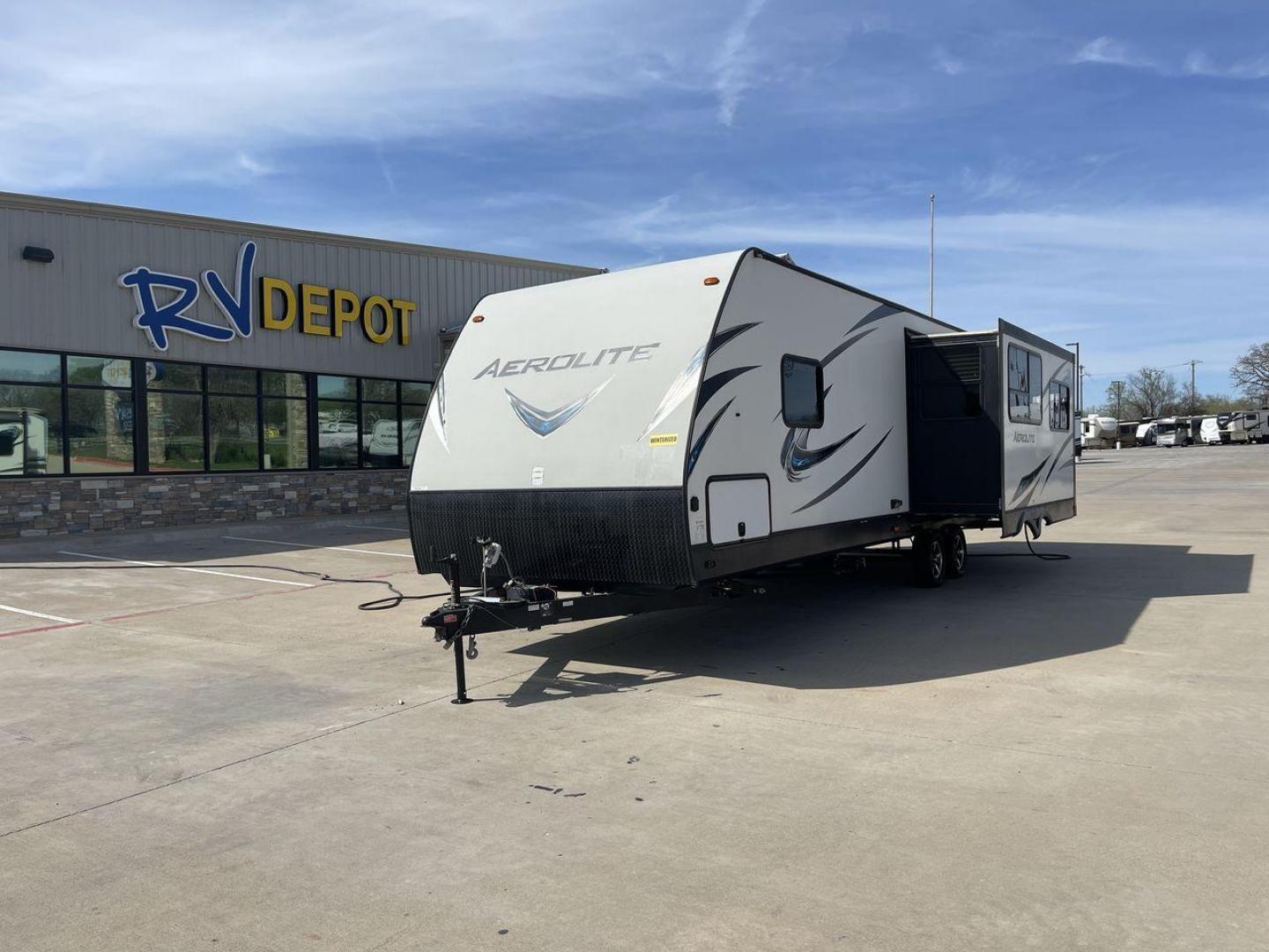 2017 KEYSTONE AEROLITE 2820RESL (4YDT2822XHJ) , located at 4319 N Main Street, Cleburne, TX, 76033, (817) 221-0660, 32.435829, -97.384178 - Photo#0